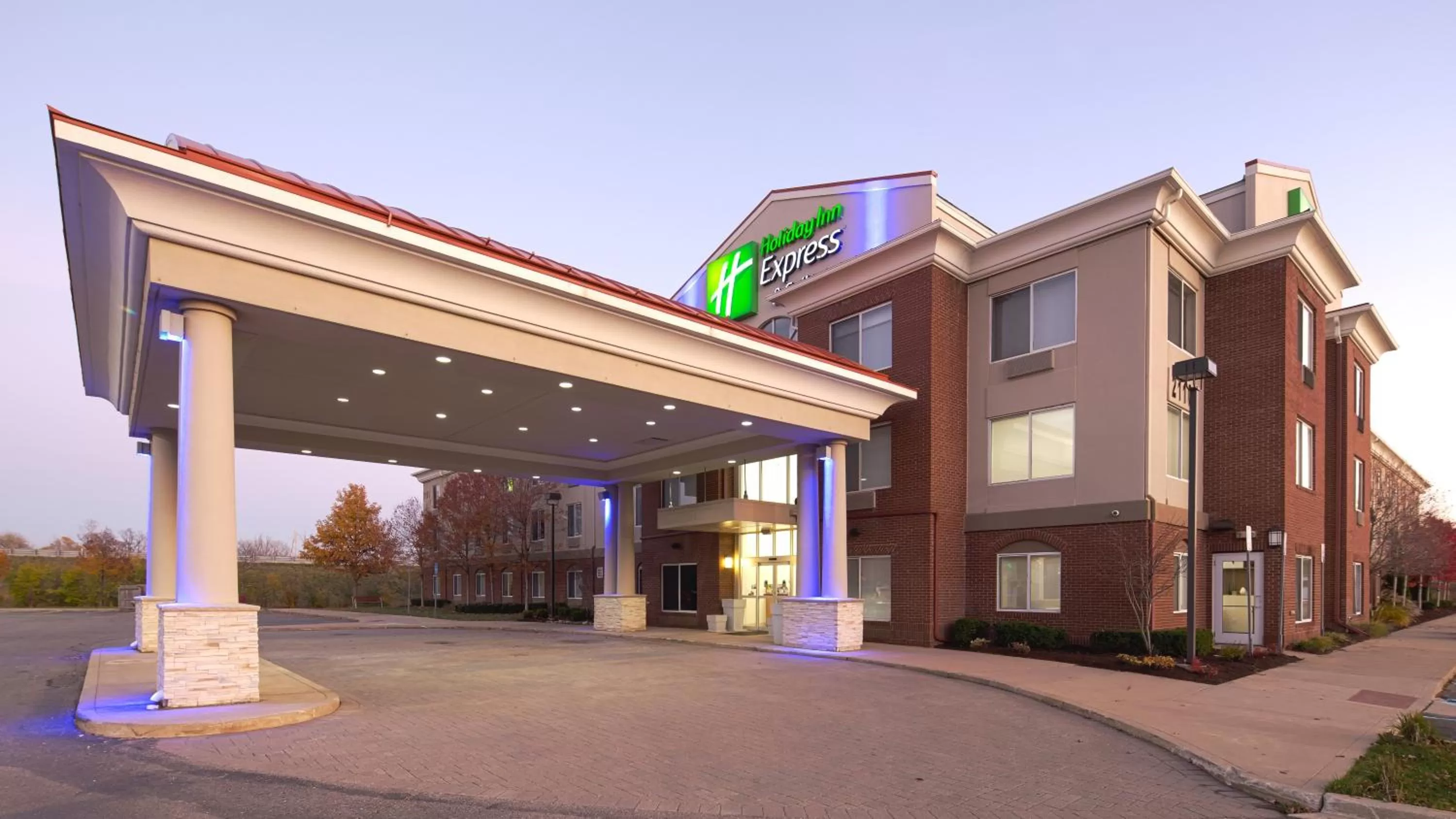 Property building in Holiday Inn Express & Suites Detroit - Farmington Hills by IHG