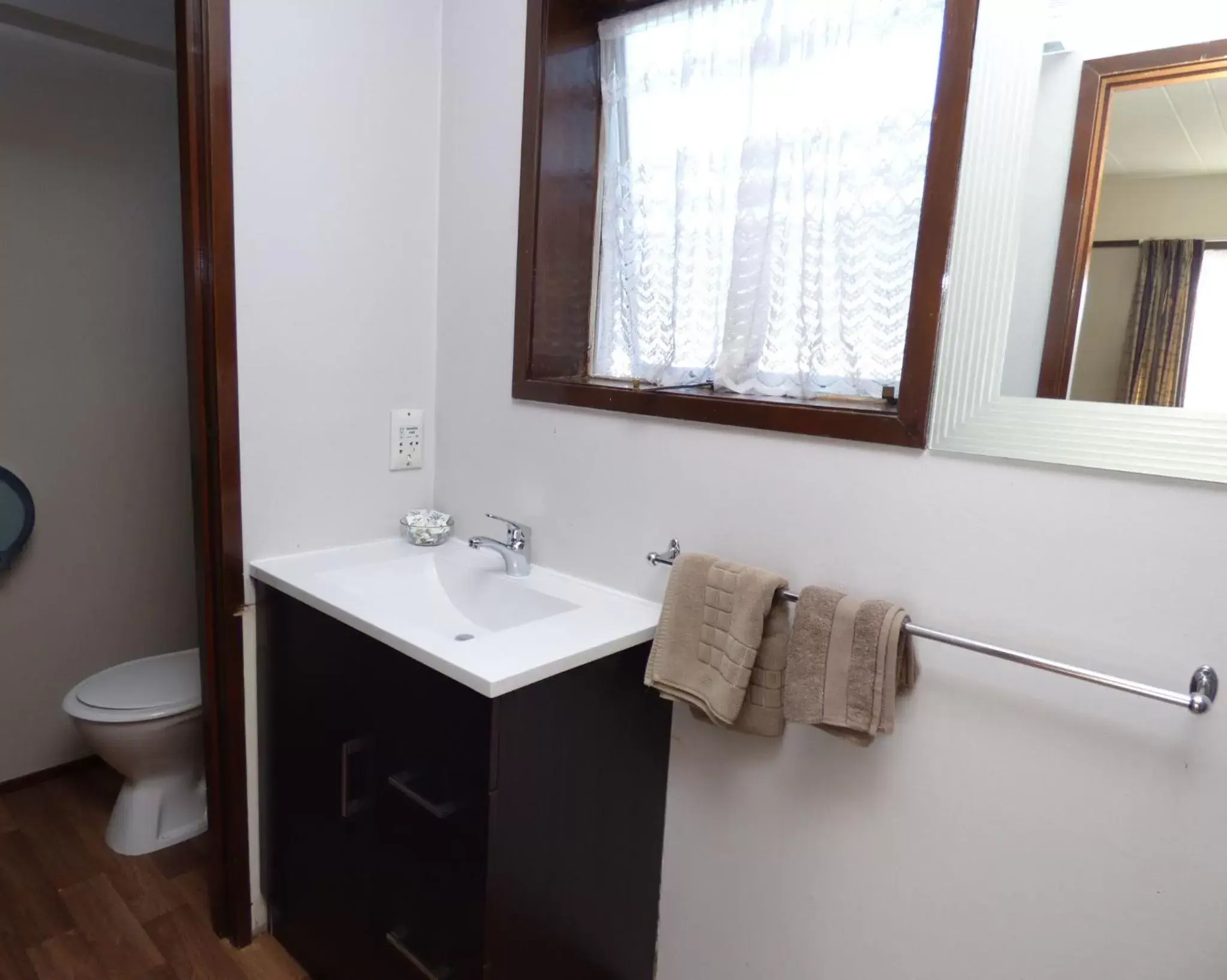 One-Bedroom Apartment (Sleeps 3) in Anchor Motel