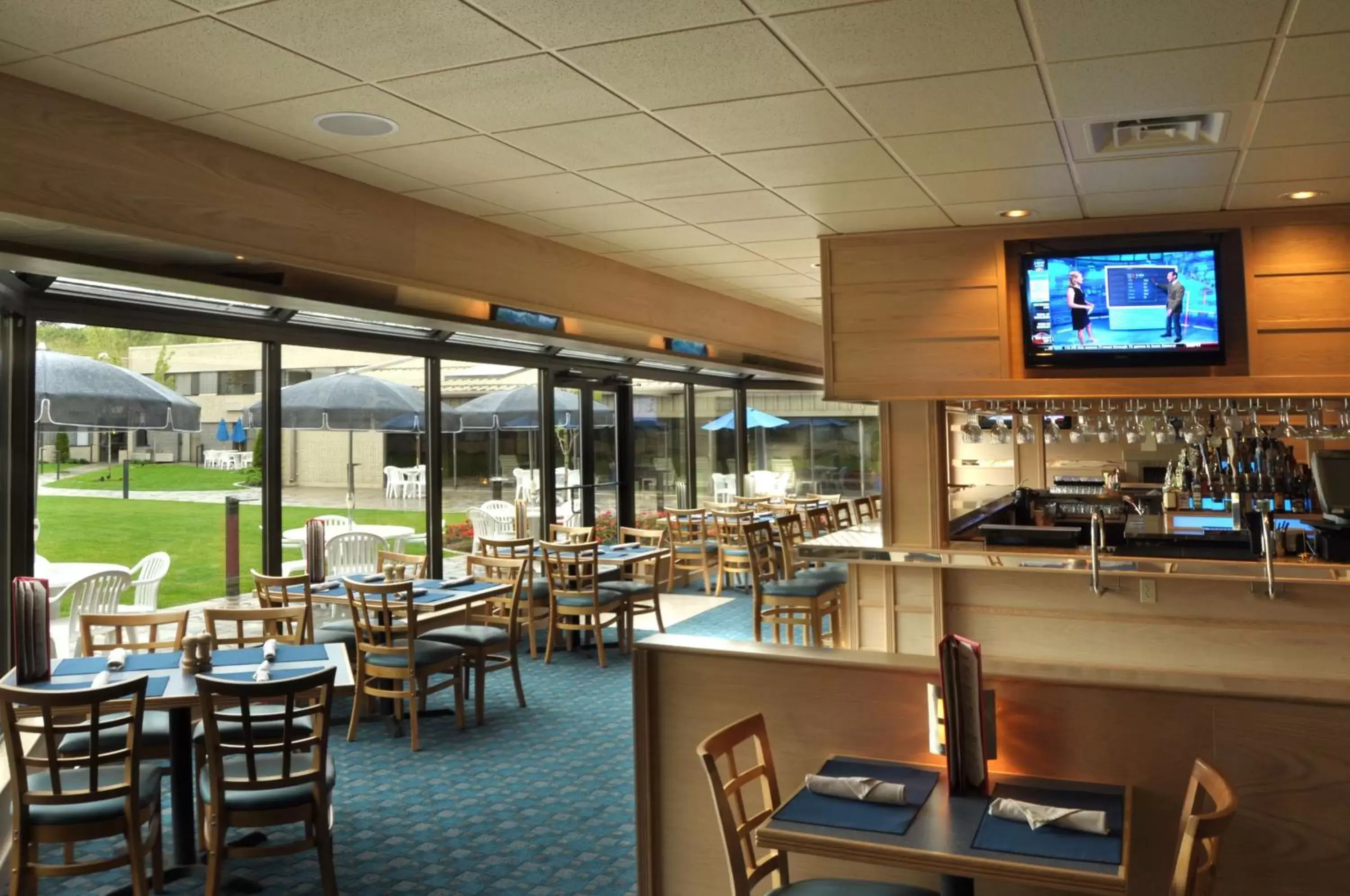 Lounge or bar, Restaurant/Places to Eat in Best Western Plus University Inn