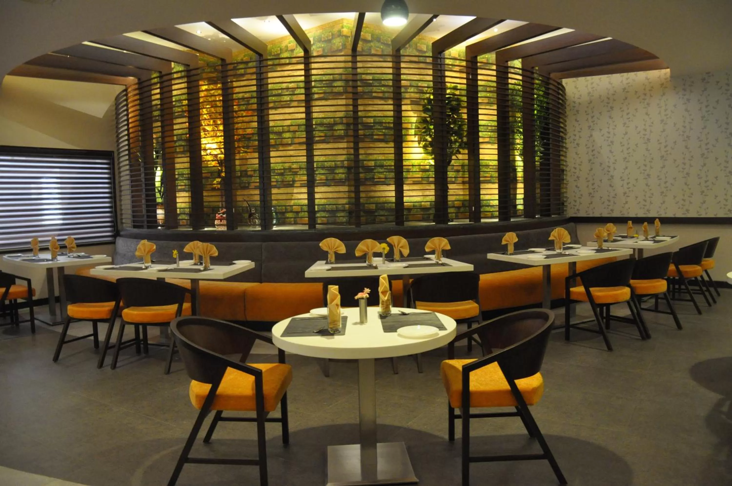 Restaurant/places to eat in Hotel Daspalla