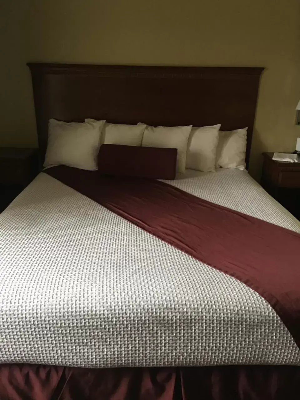 Bed in Best Western Willits Inn