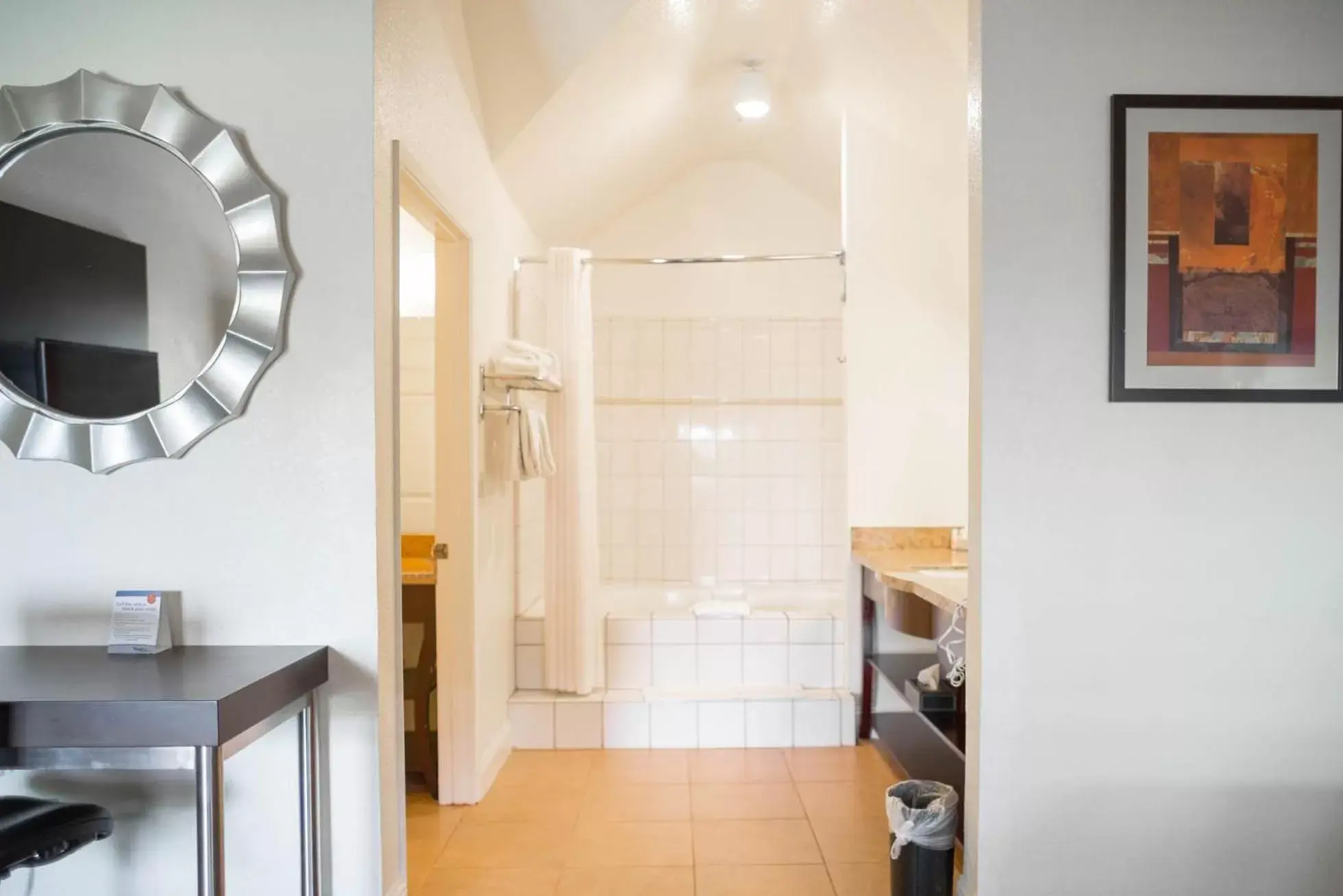Bathroom, Kitchen/Kitchenette in Hotel Solares