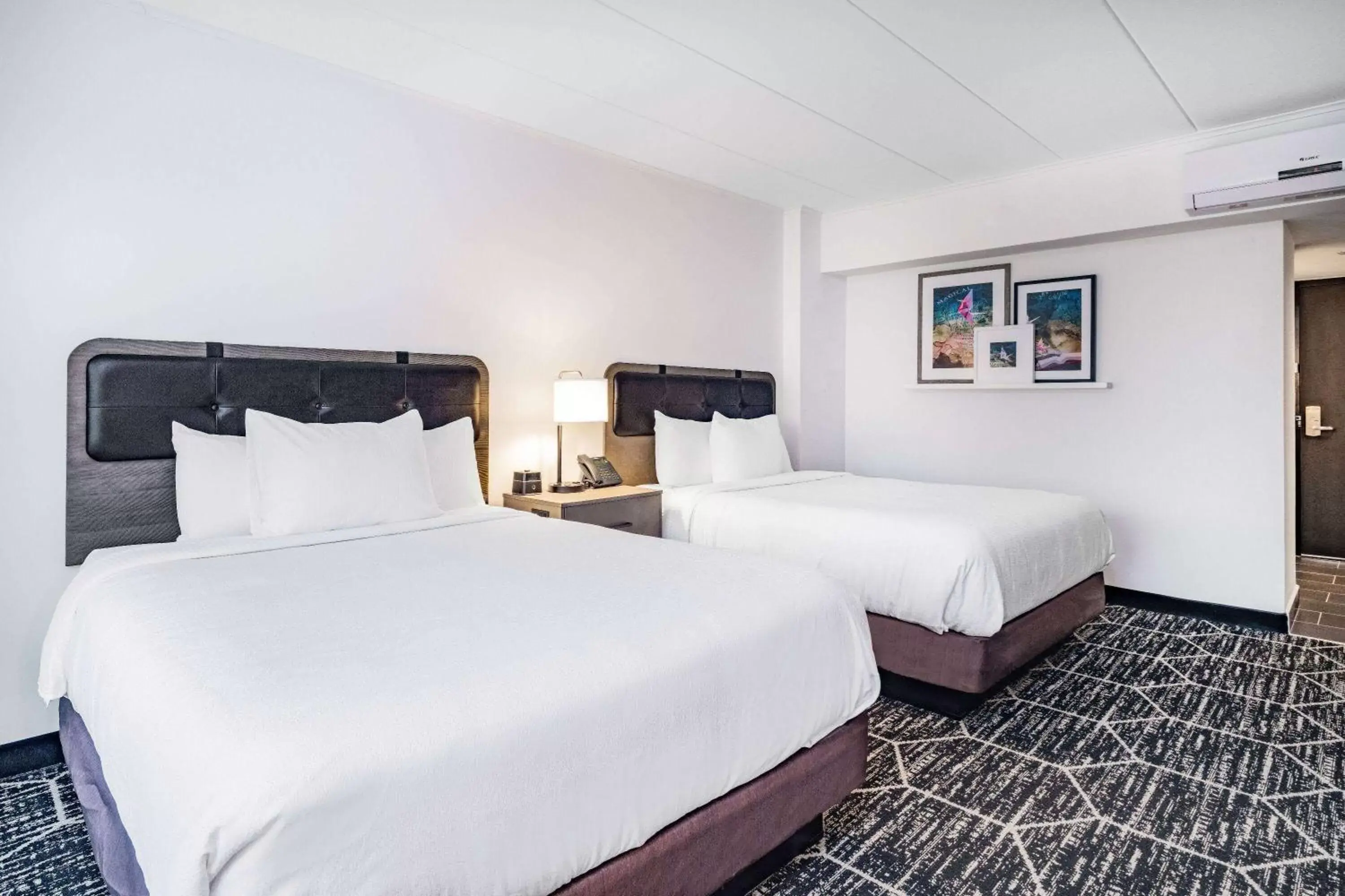 Queen Room with Two Queen Beds - Hearing Accessible/Non-Smoking in La Quinta by Wyndham Chicago O'Hare Airport Queen Room with Two Queen Beds - Hearing Accessible/Non-Smoking in La Quinta by Wyndham Chicago O'Hare Airport