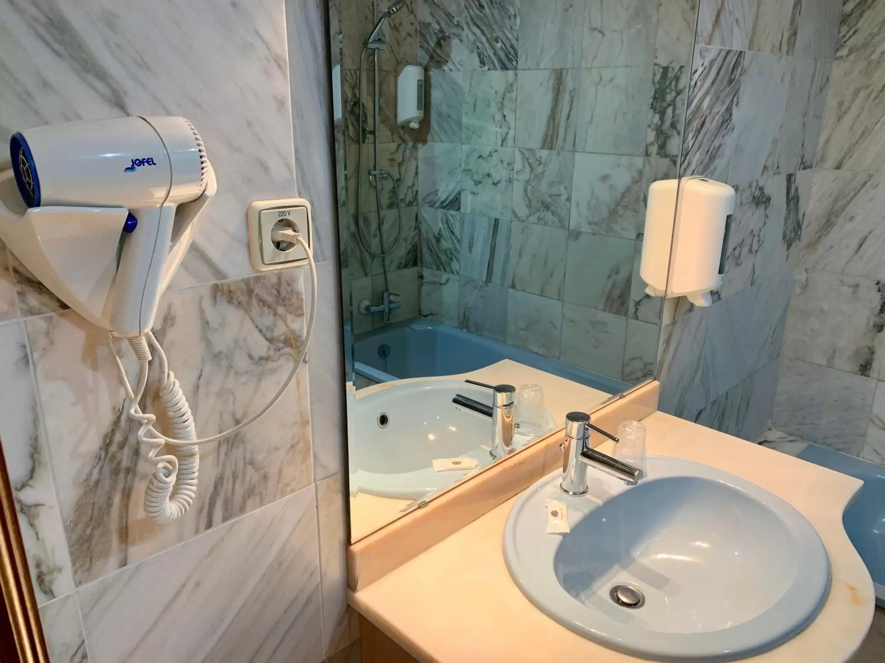 Bathroom in Hotel Puma