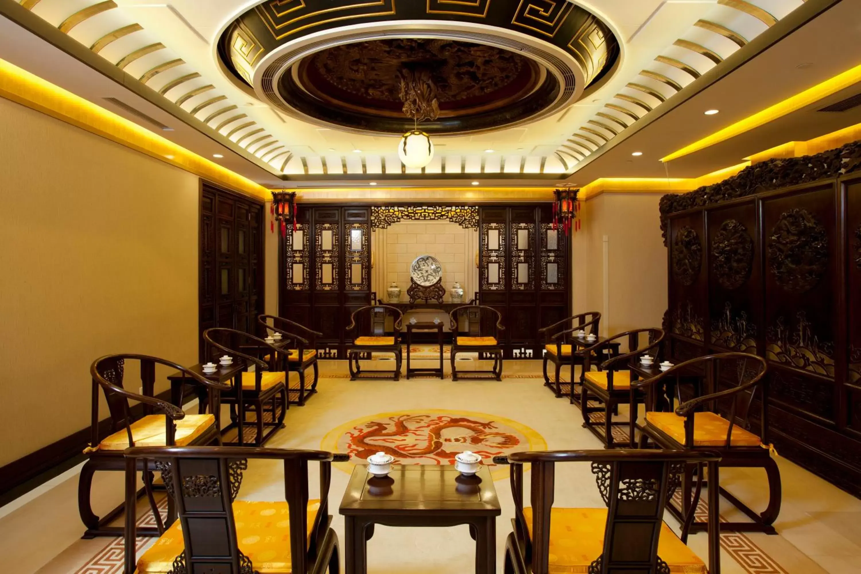 Meeting/conference room, Restaurant/Places to Eat in Crowne Plaza Qingdao, an IHG Hotel