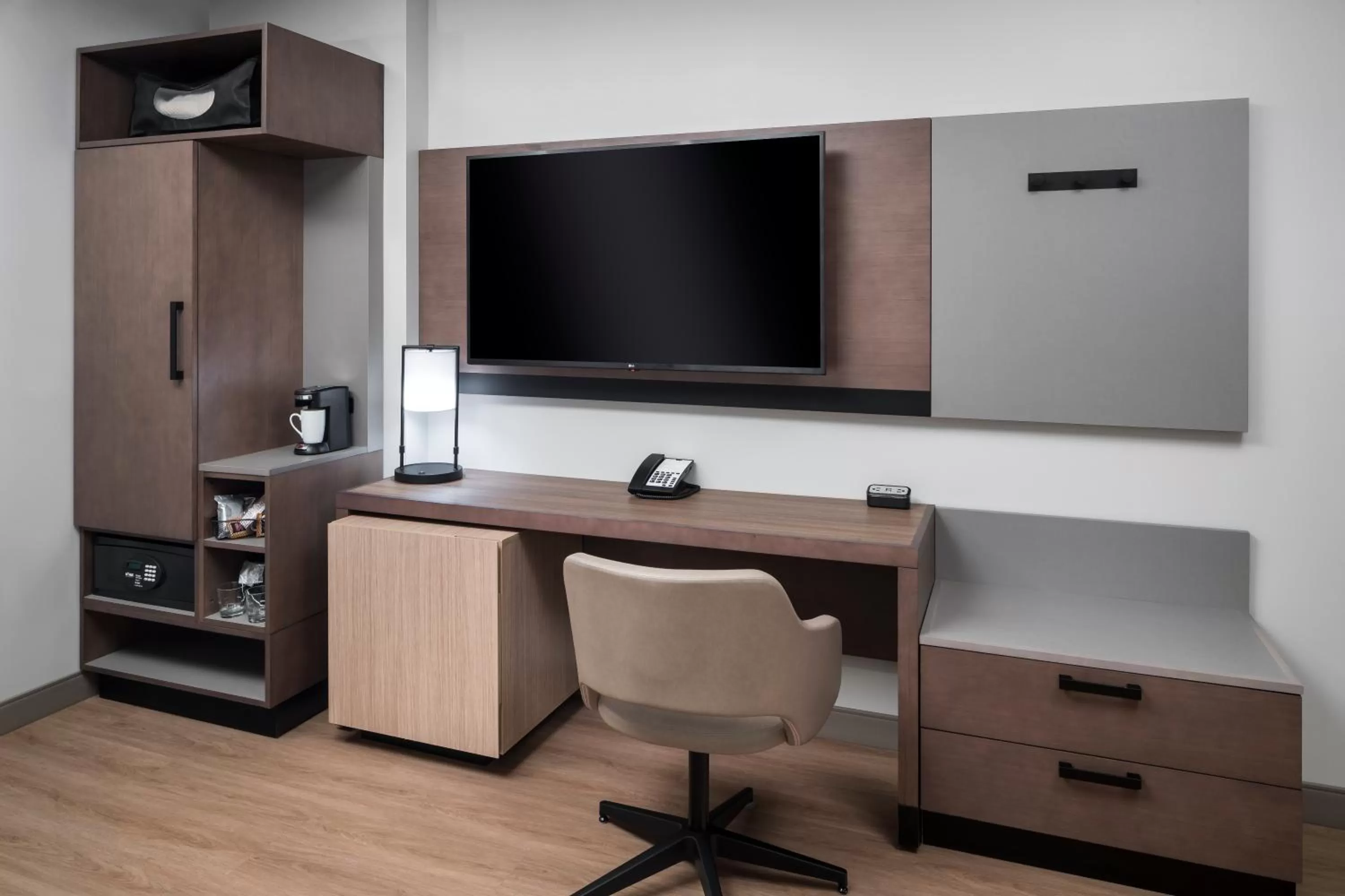 TV and multimedia in Hyatt House Tempe Phoenix University