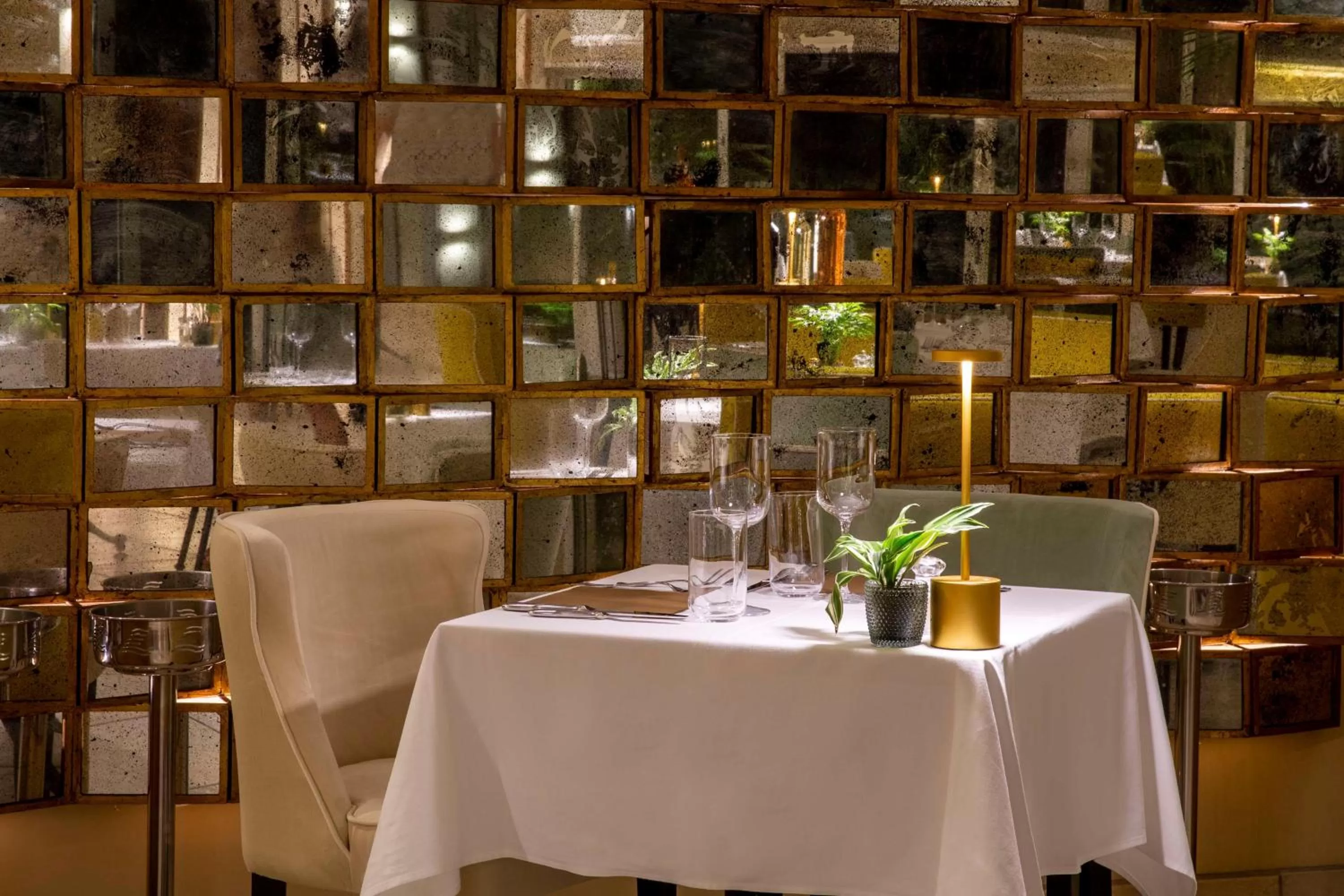 Restaurant/places to eat in Best Western Premier Montfleuri