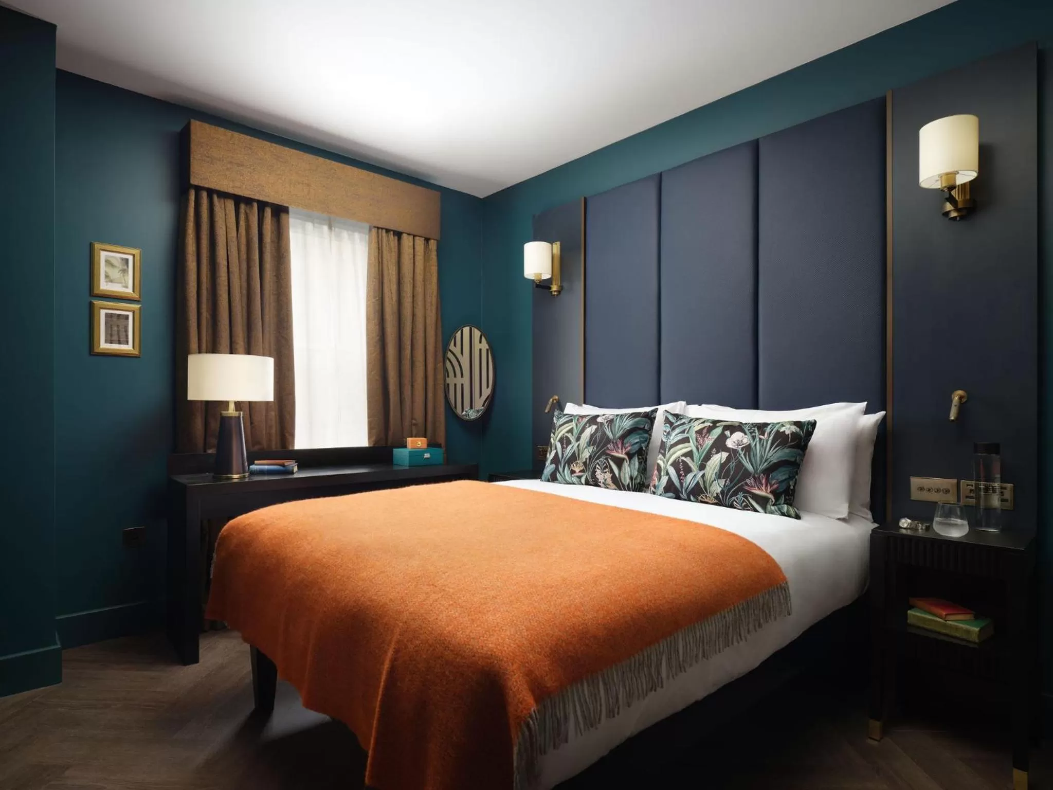 Bedroom, Bed in The Other House South Kensington