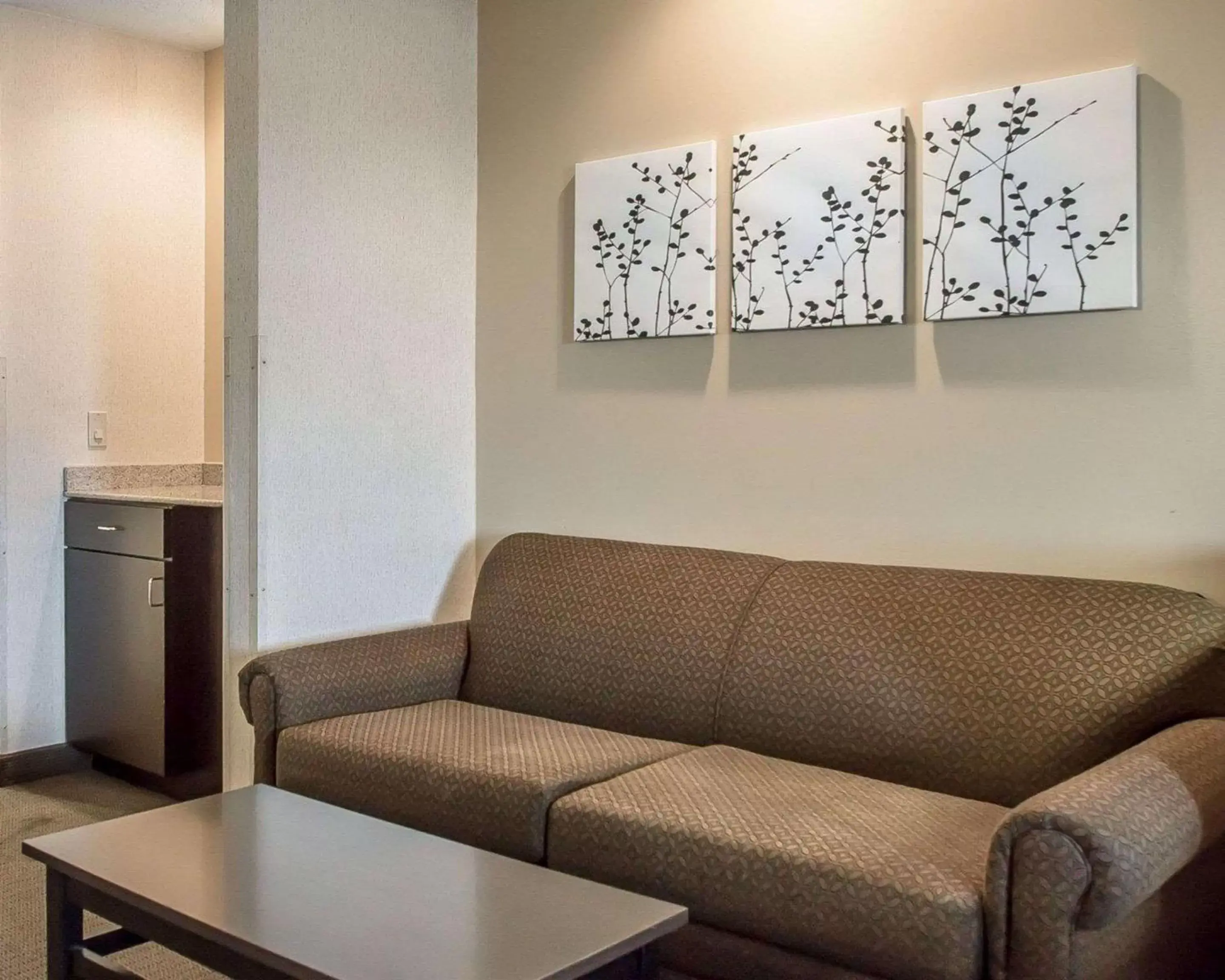 Photo of the whole room, Seating Area in Sleep Inn & Suites Green Bay South