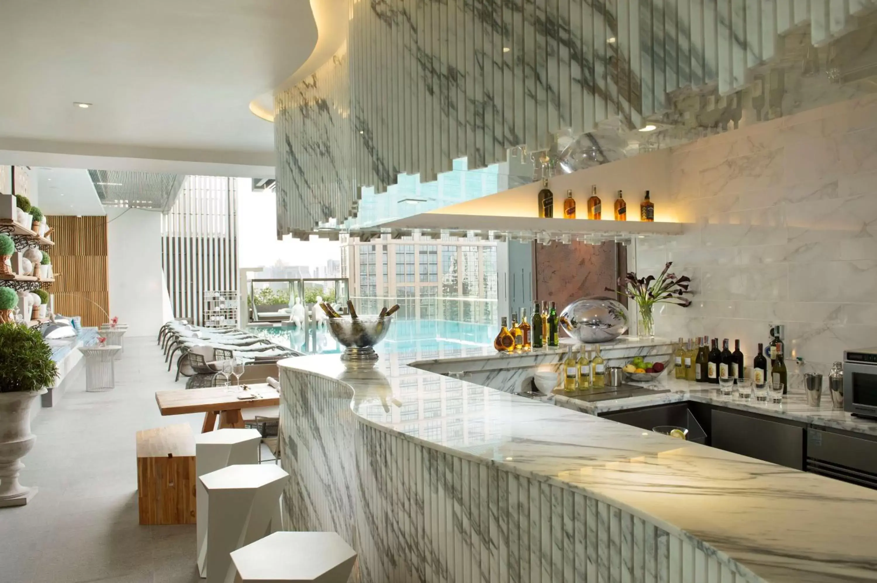 Lounge or bar, Restaurant/Places to Eat in Hilton Sukhumvit Bangkok