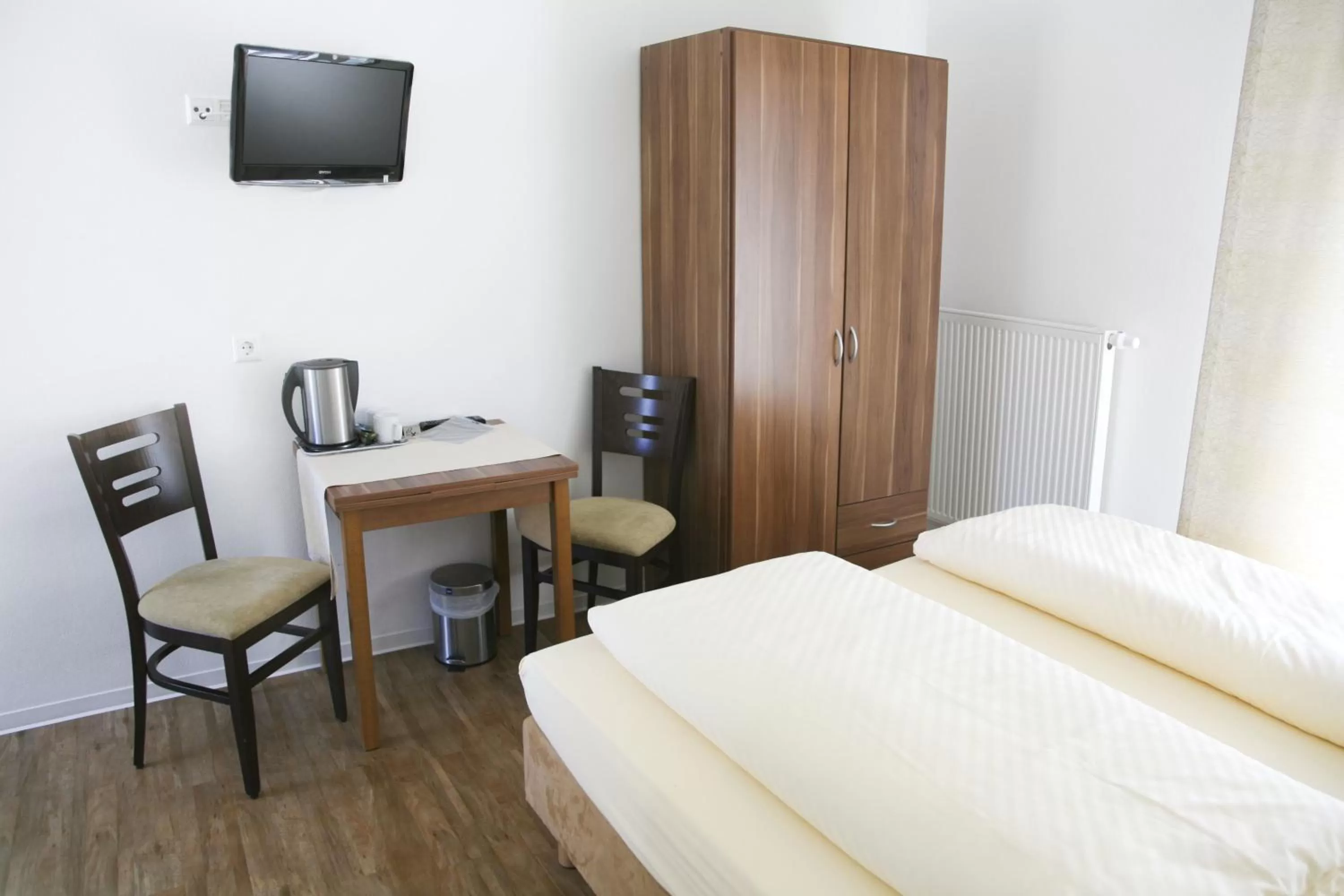 Bedroom, Bed in Gästehaus und Fewo Lamm Garni