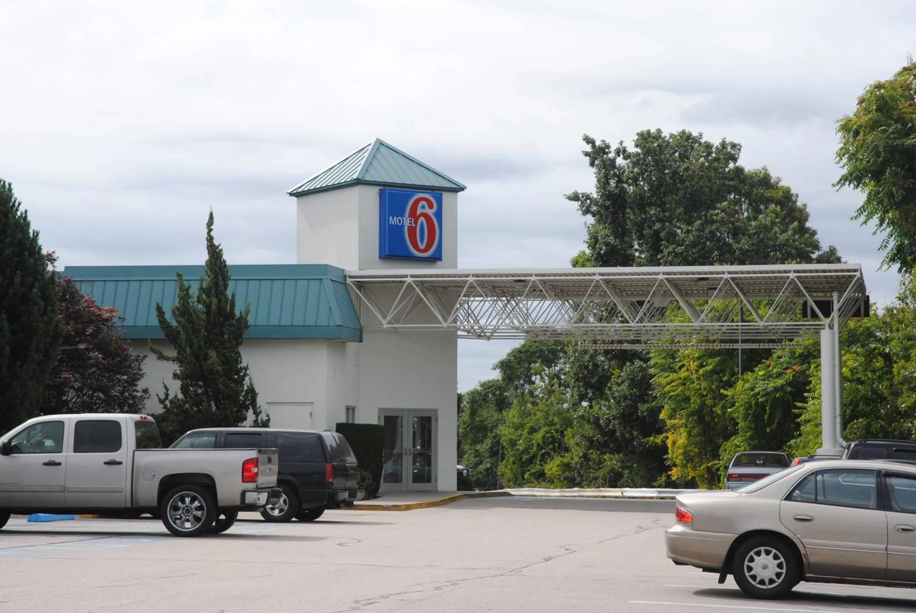 Facade/entrance in Motel 6-Warwick, RI - Providence Airport - I-95