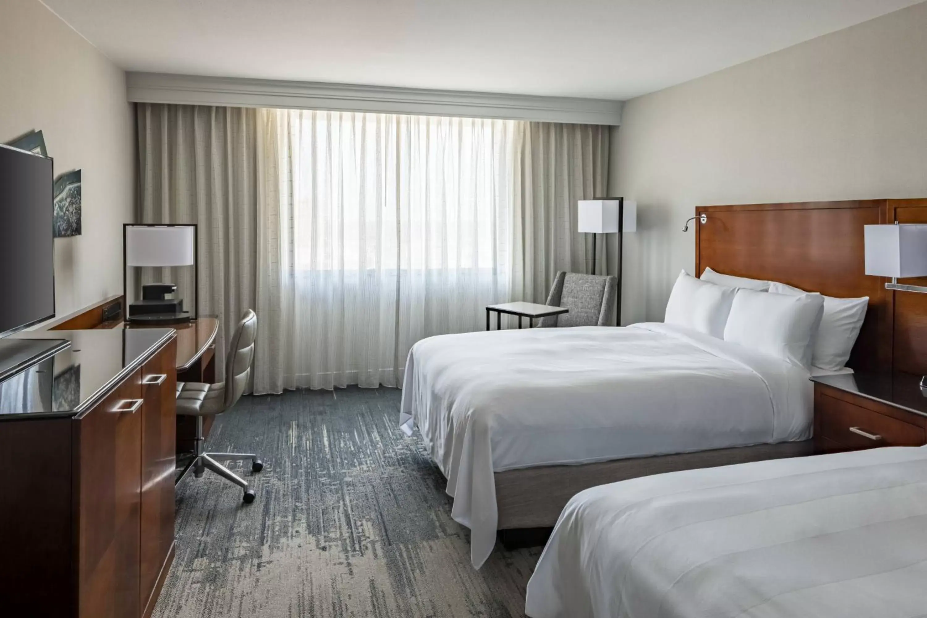 Photo of the whole room, Bed in Richmond Marriott