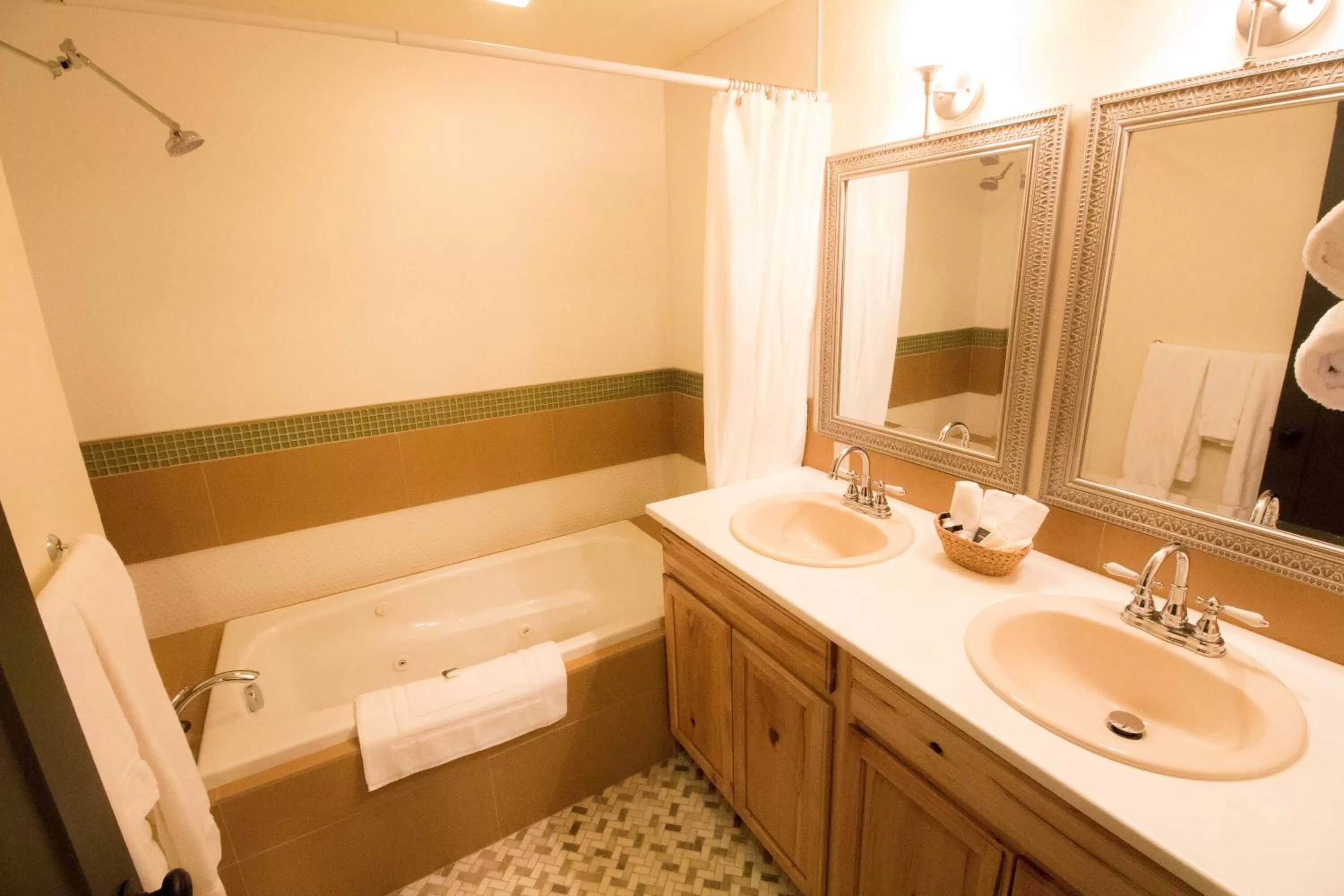 Bathroom in Colter's Lodge