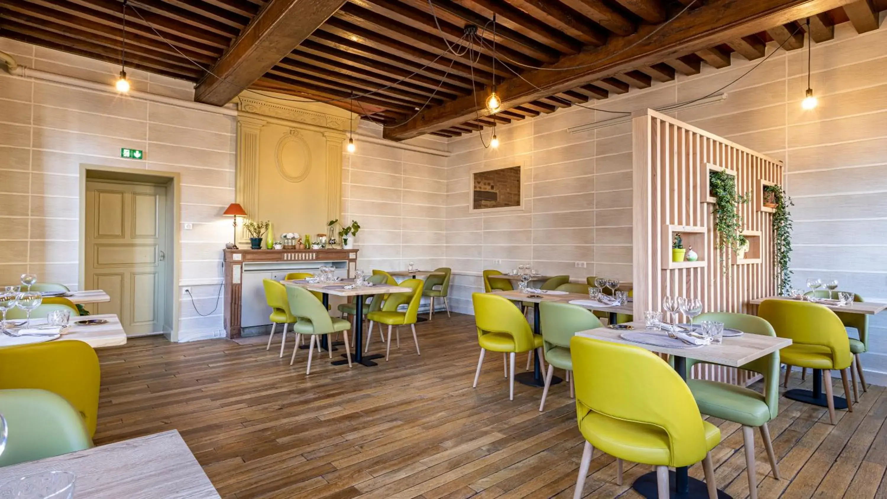 Restaurant/Places to Eat in Logis Hostellerie Bressane
