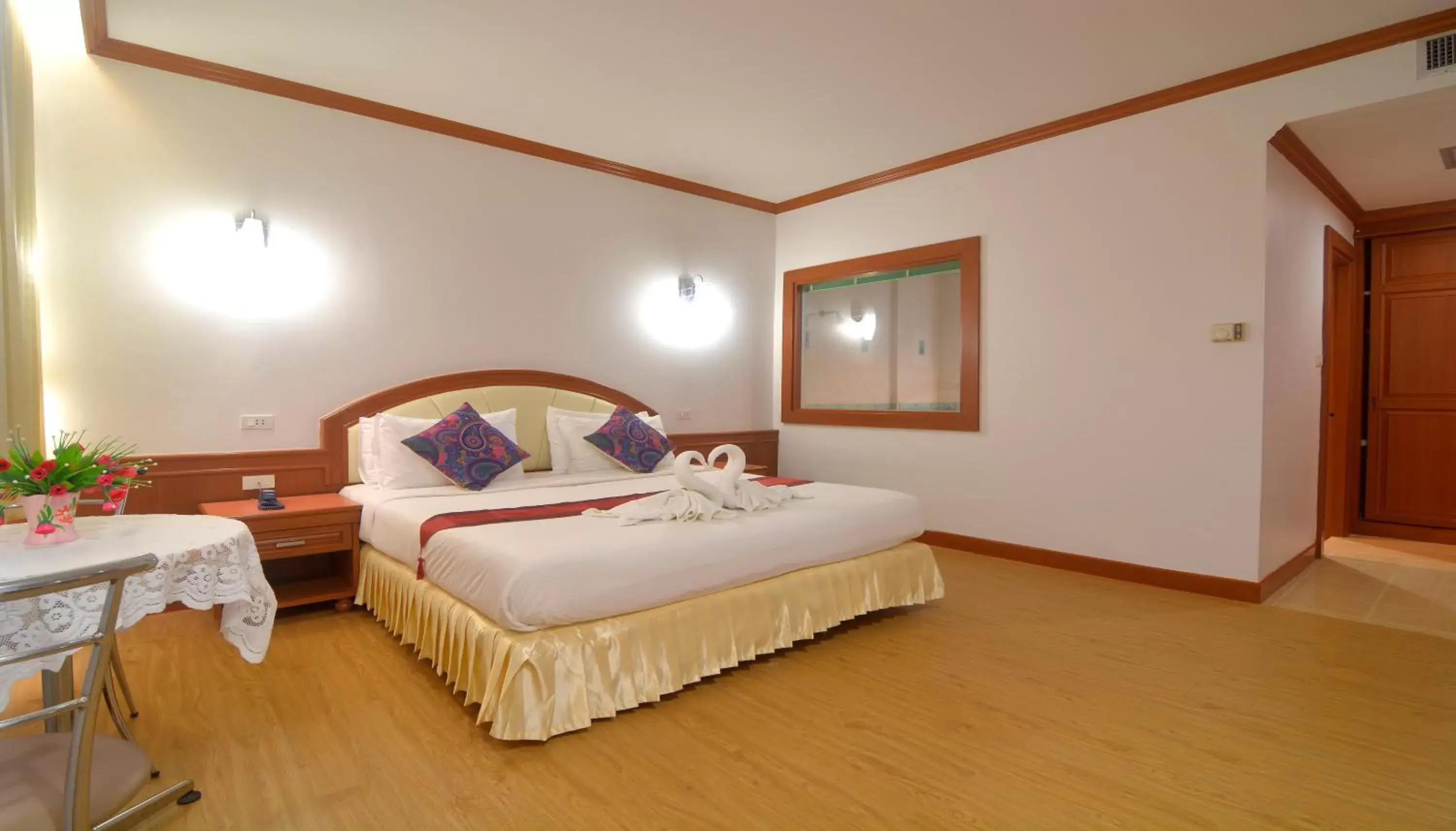 Bedroom, Bed in Chumphon Gardens Hotel