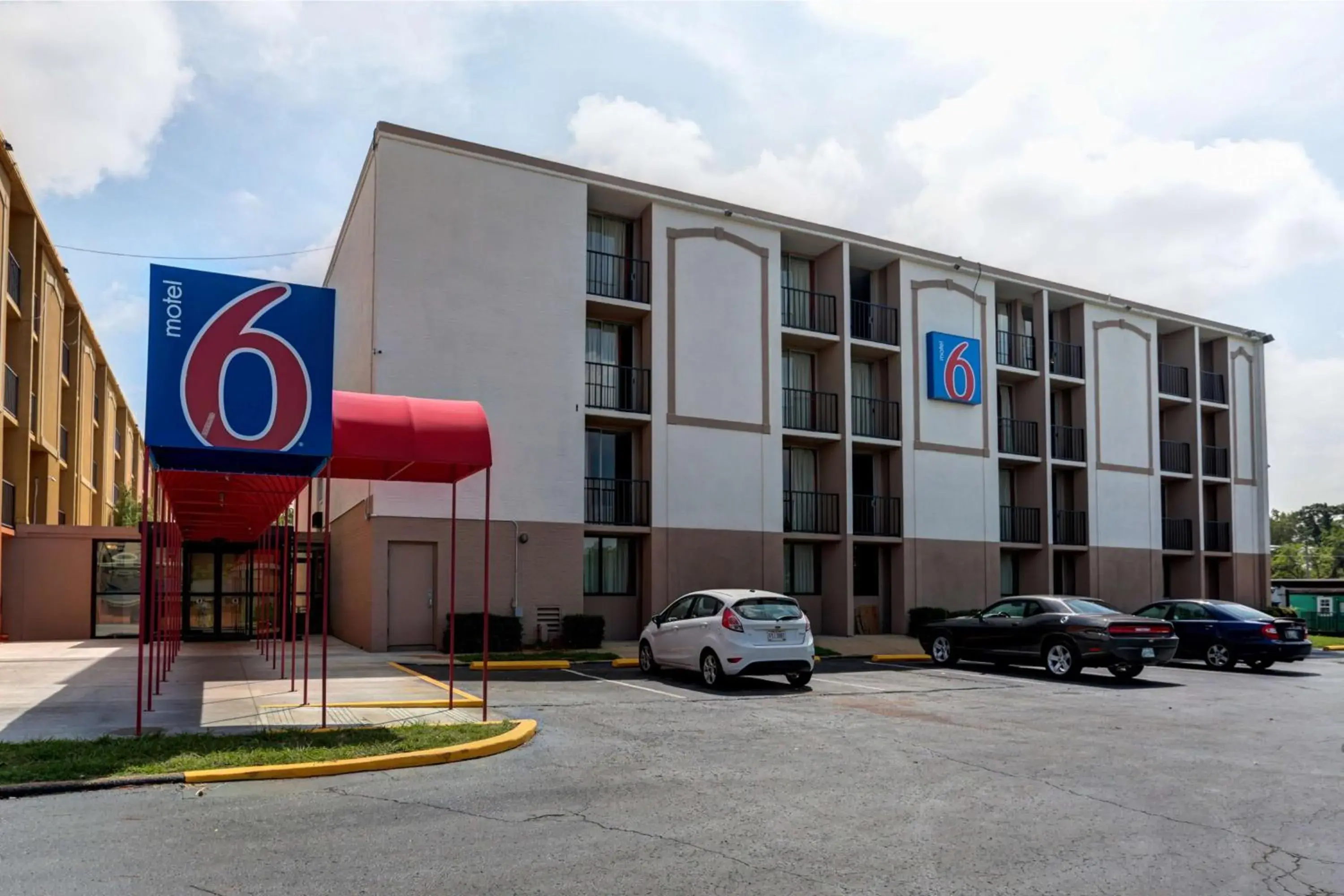 Property Building in Motel 6 Jackson, TN