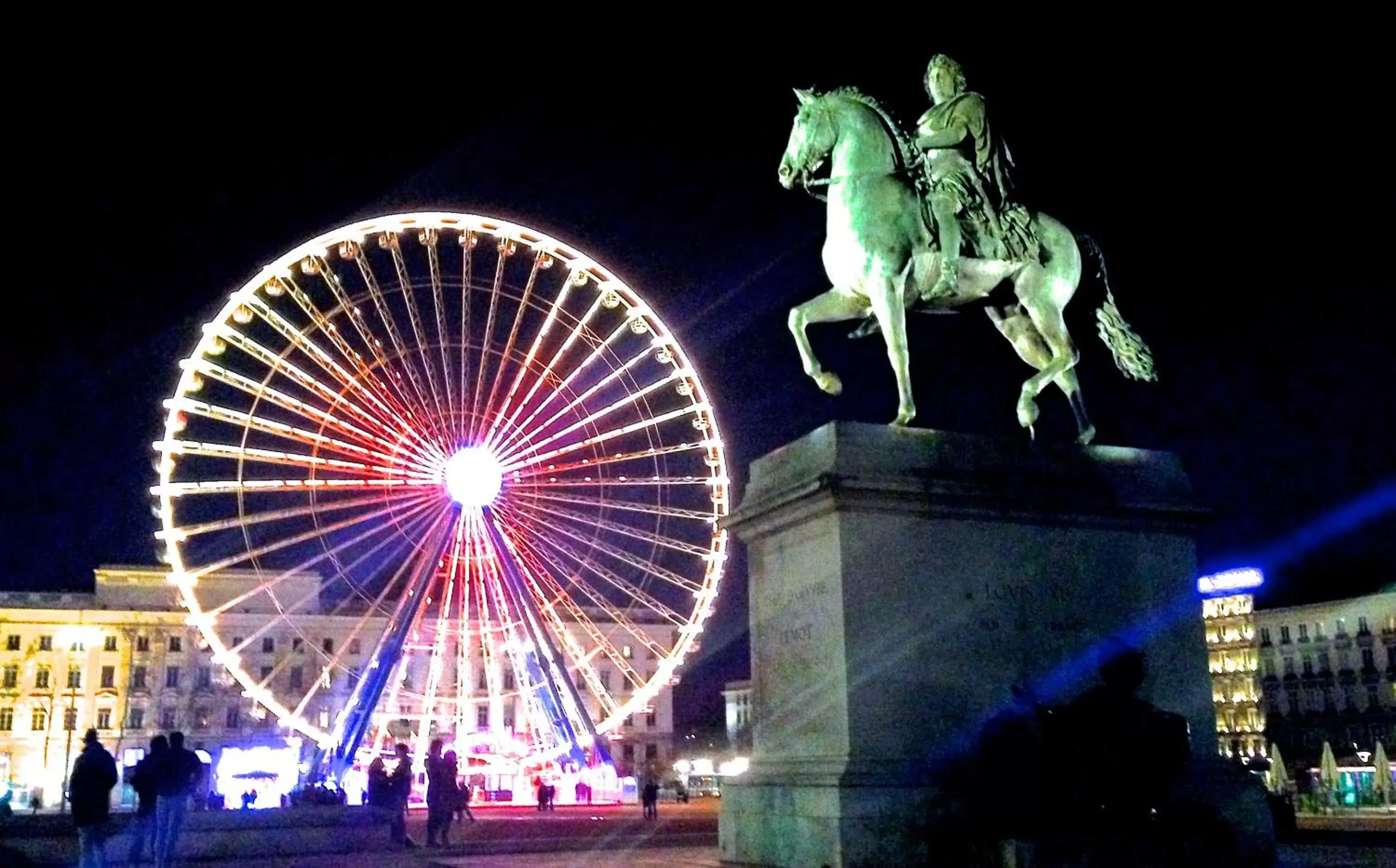 Nearby landmark, Evening Entertainment in Hotel Le Saint Vincent Lyon Sud