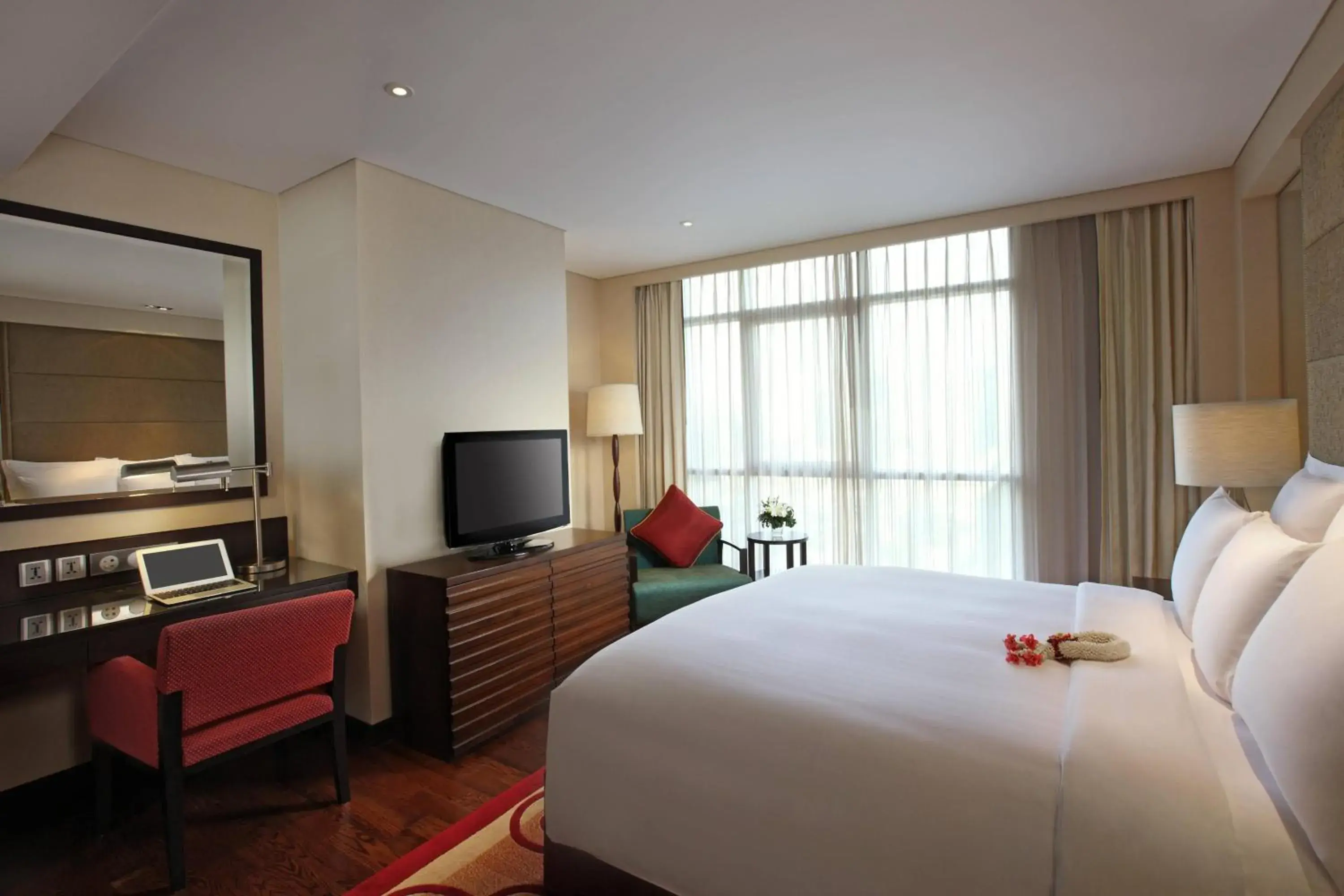 Bedroom, TV/Entertainment Center in Sathorn Vista, Bangkok - Marriott Executive Apartments