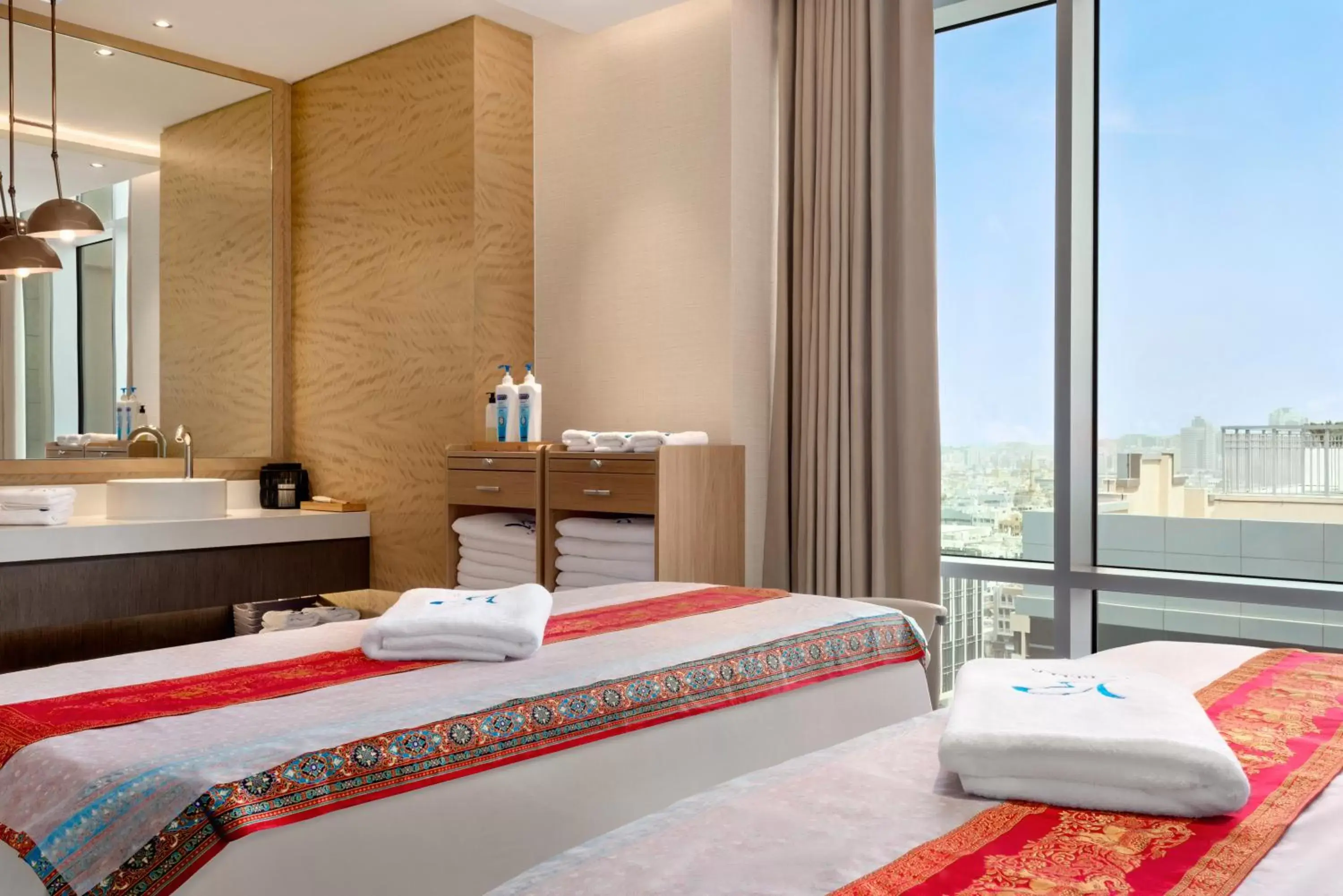 Spa and wellness centre/facilities, Bed in Wyndham Dubai Deira