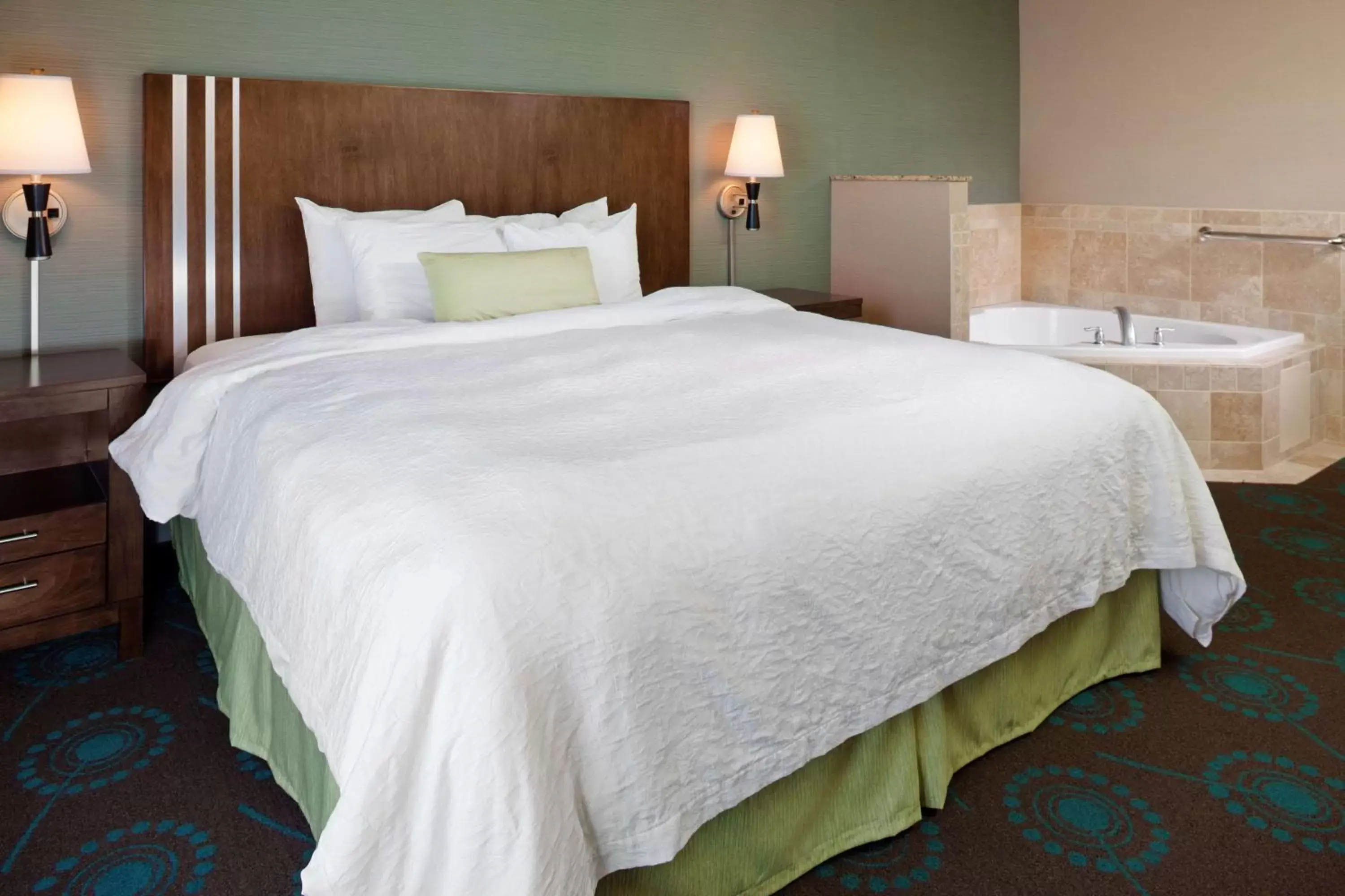 Bed in Hampton Inn and Suites - Lincoln Northeast