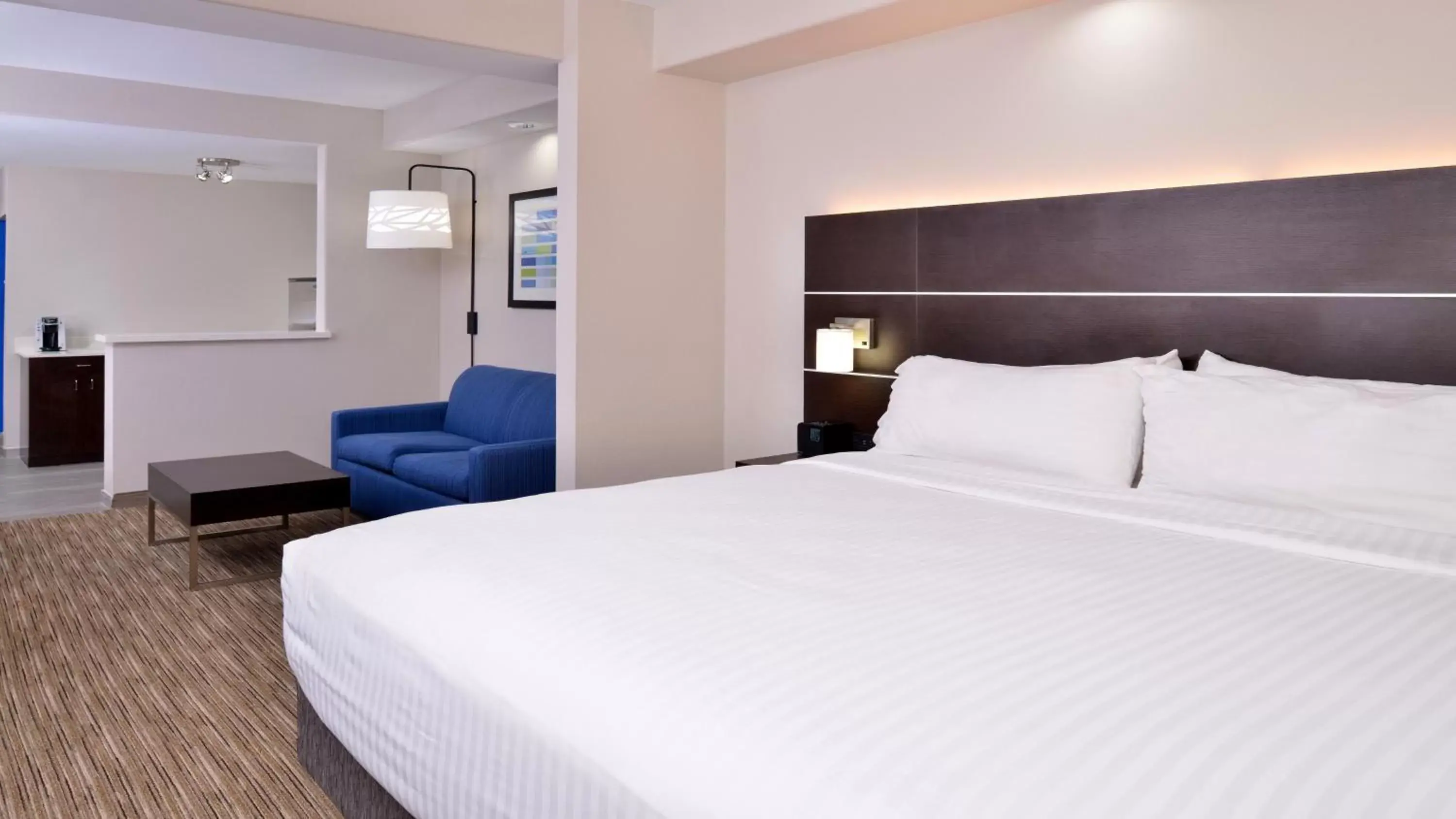 Photo of the whole room, Bed in Holiday Inn Express Hotel & Suites La Place, an IHG Hotel