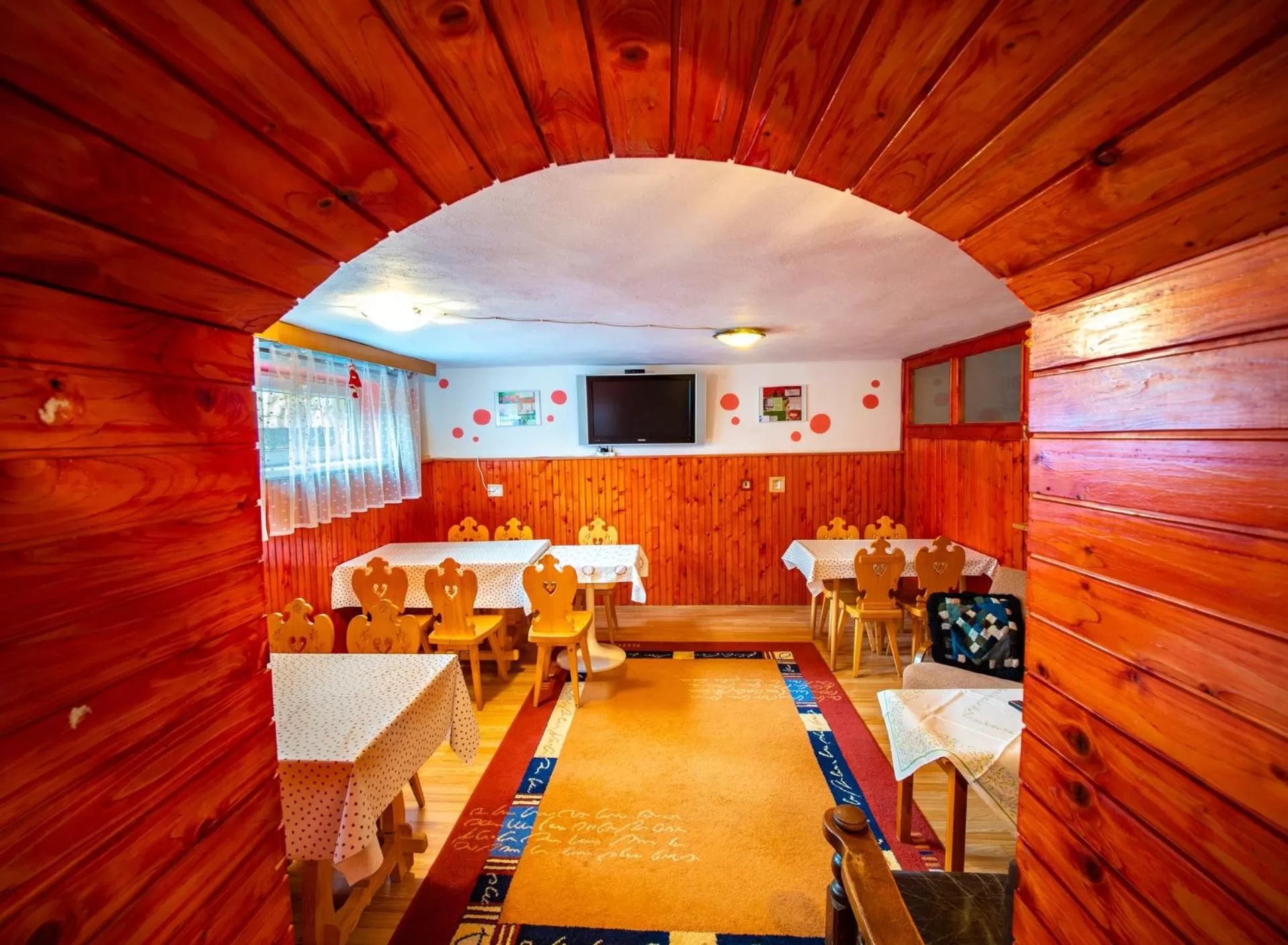 Communal lounge/ TV room in Penzión Skitour