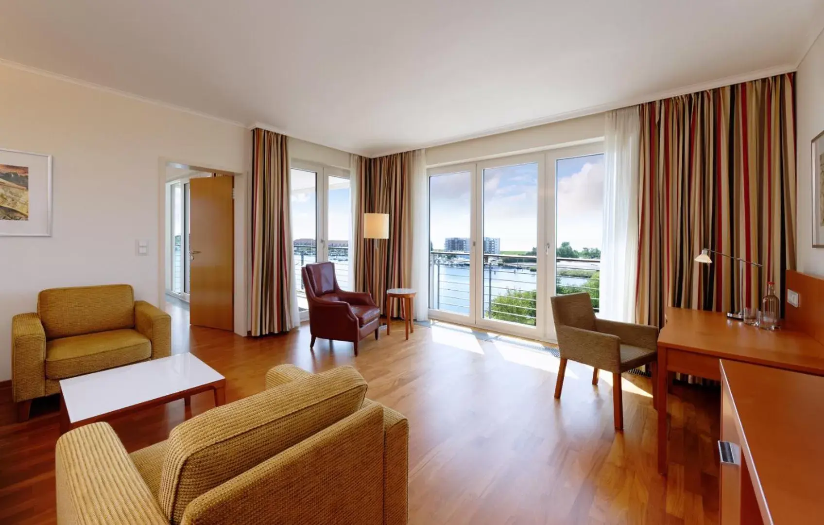 Living room, Seating Area in ATLANTIC Hotel Wilhelmshaven