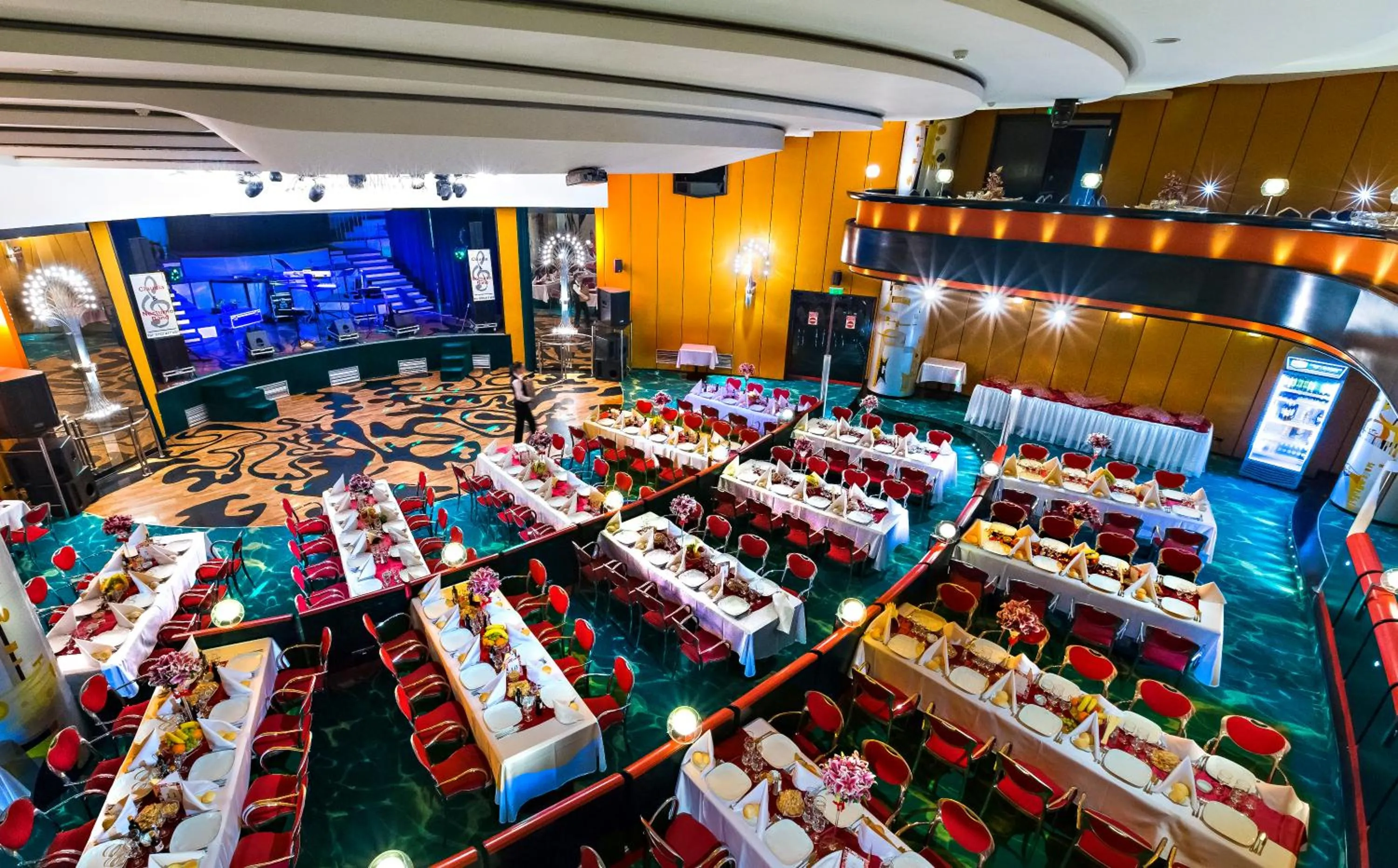 Restaurant/places to eat in Hotel Aro Palace