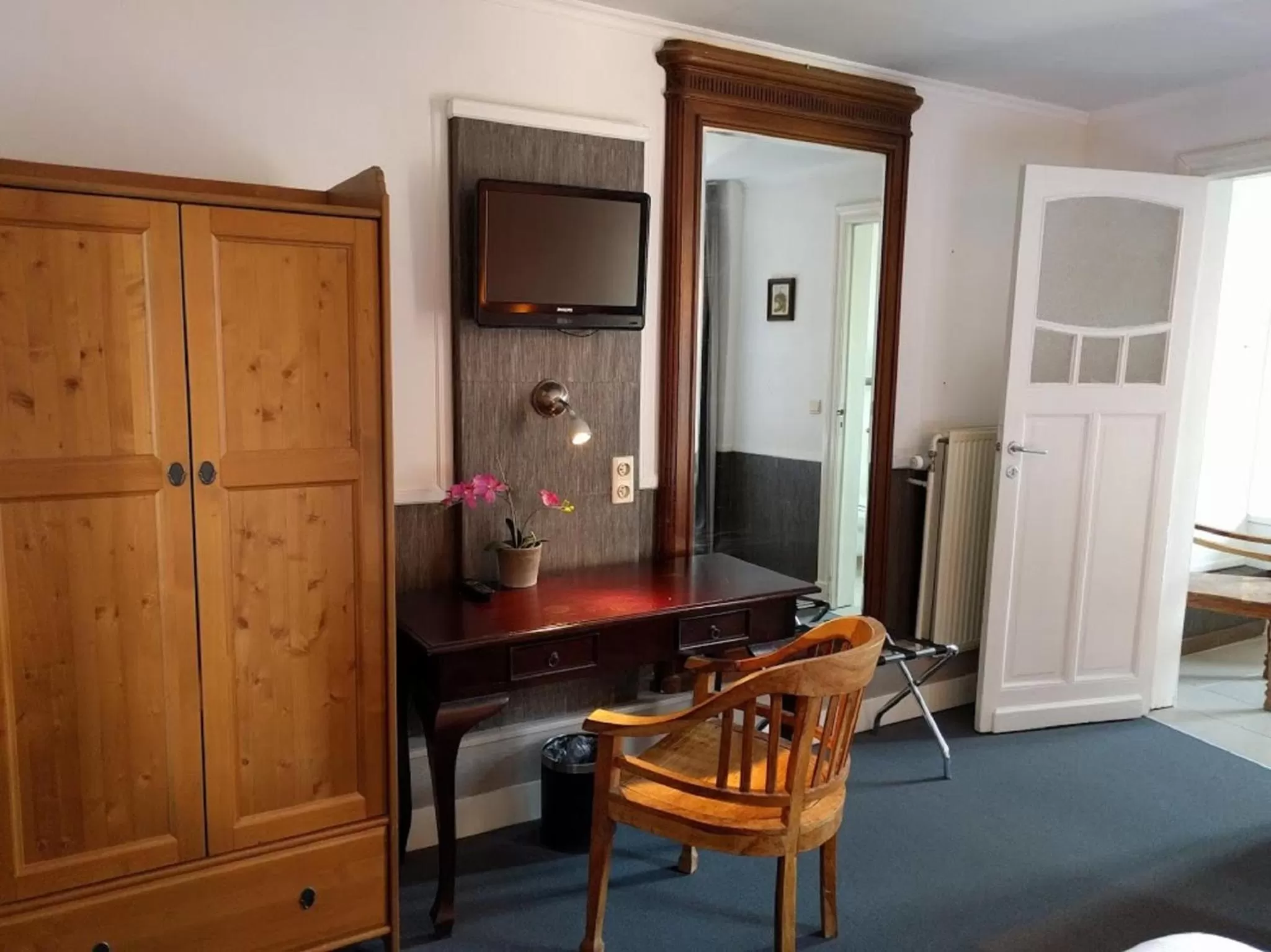 Bedroom in Canalview Hotel Ter Reien