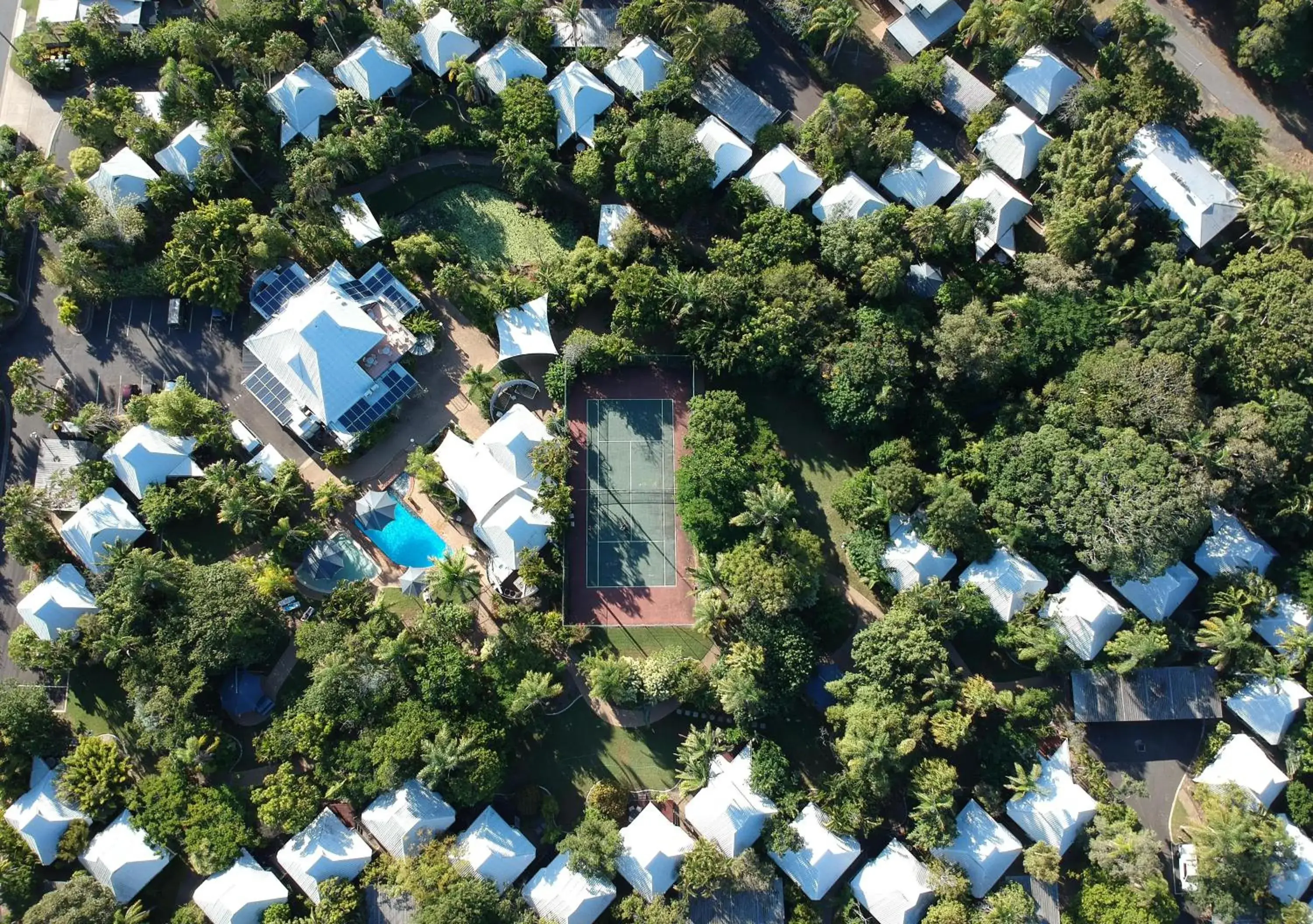 Tennis court, Bird's-eye View in Kellys Beach Resort