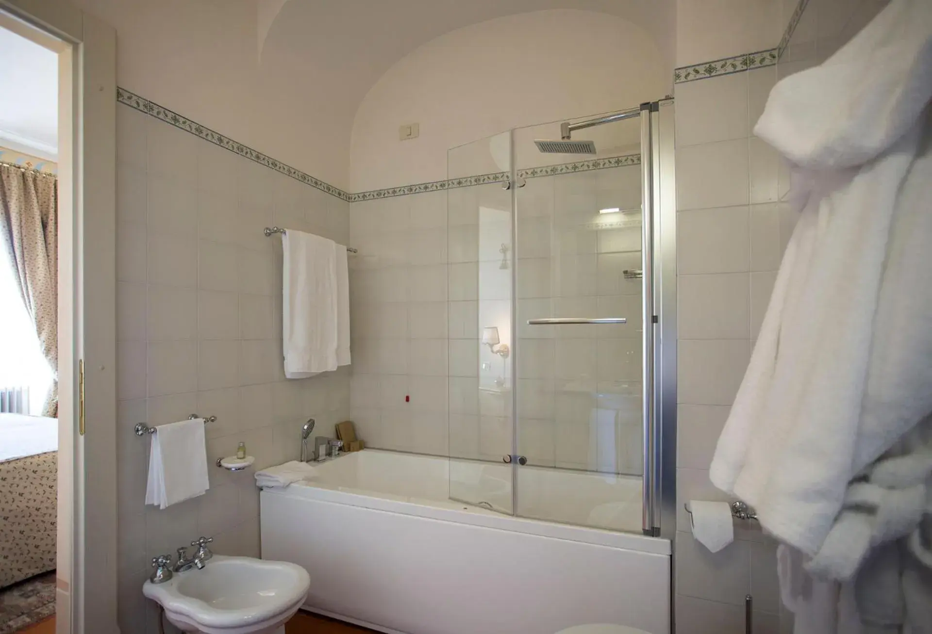 Bath, Bathroom in Hotel Villa Marsili
