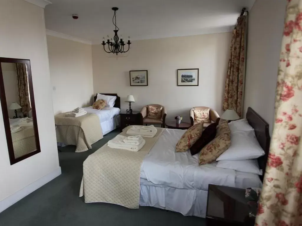 Bedroom, Bed in Castle House Hotel