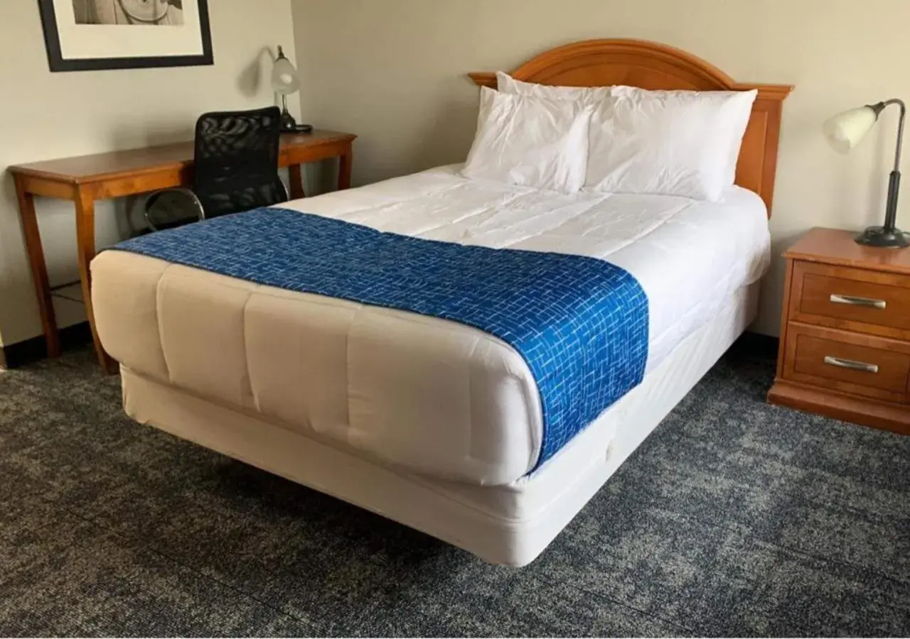 Bed in Travelodge by Wyndham Lincoln Northeast