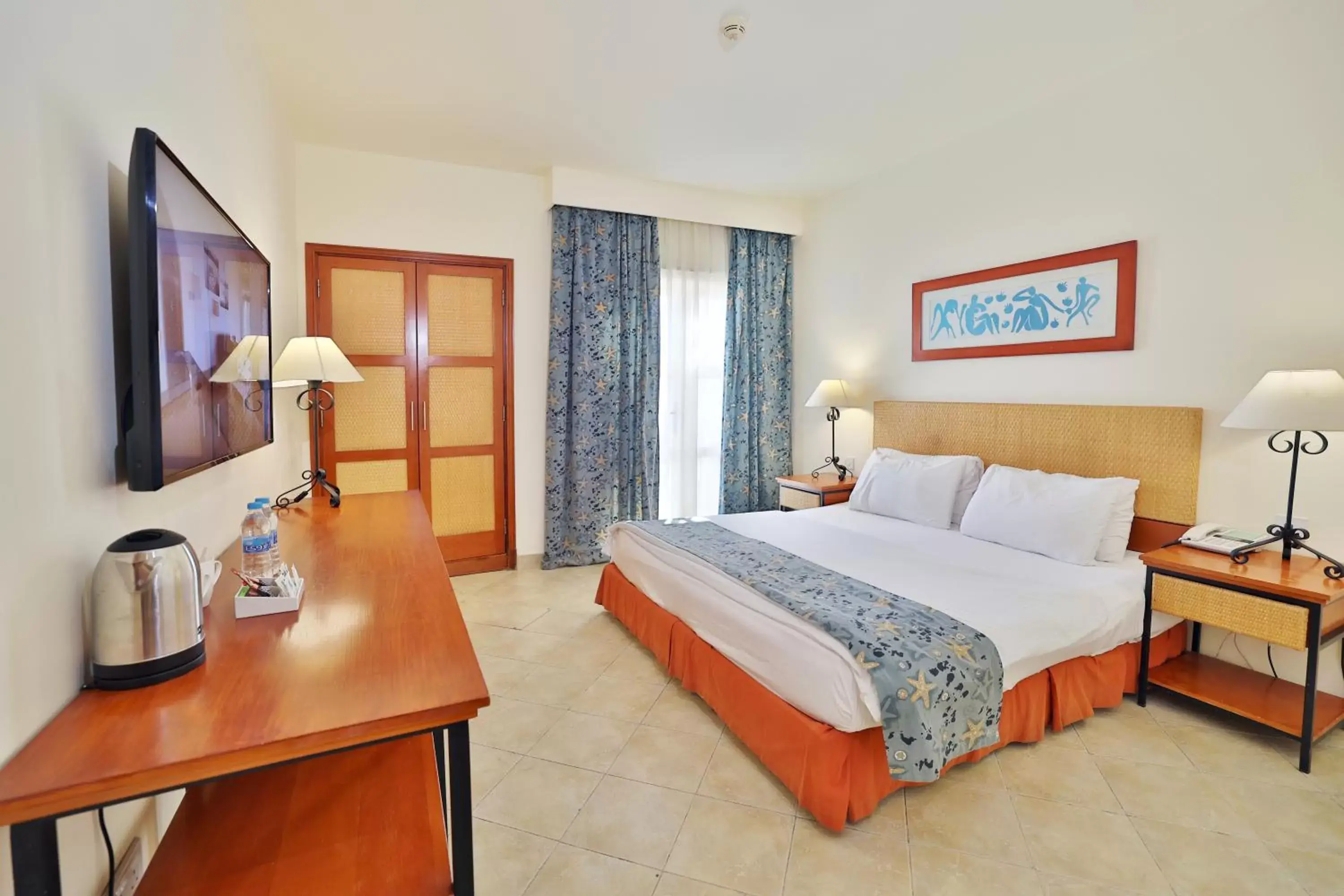 Bed in Marina Plaza Hotel Tala Bay