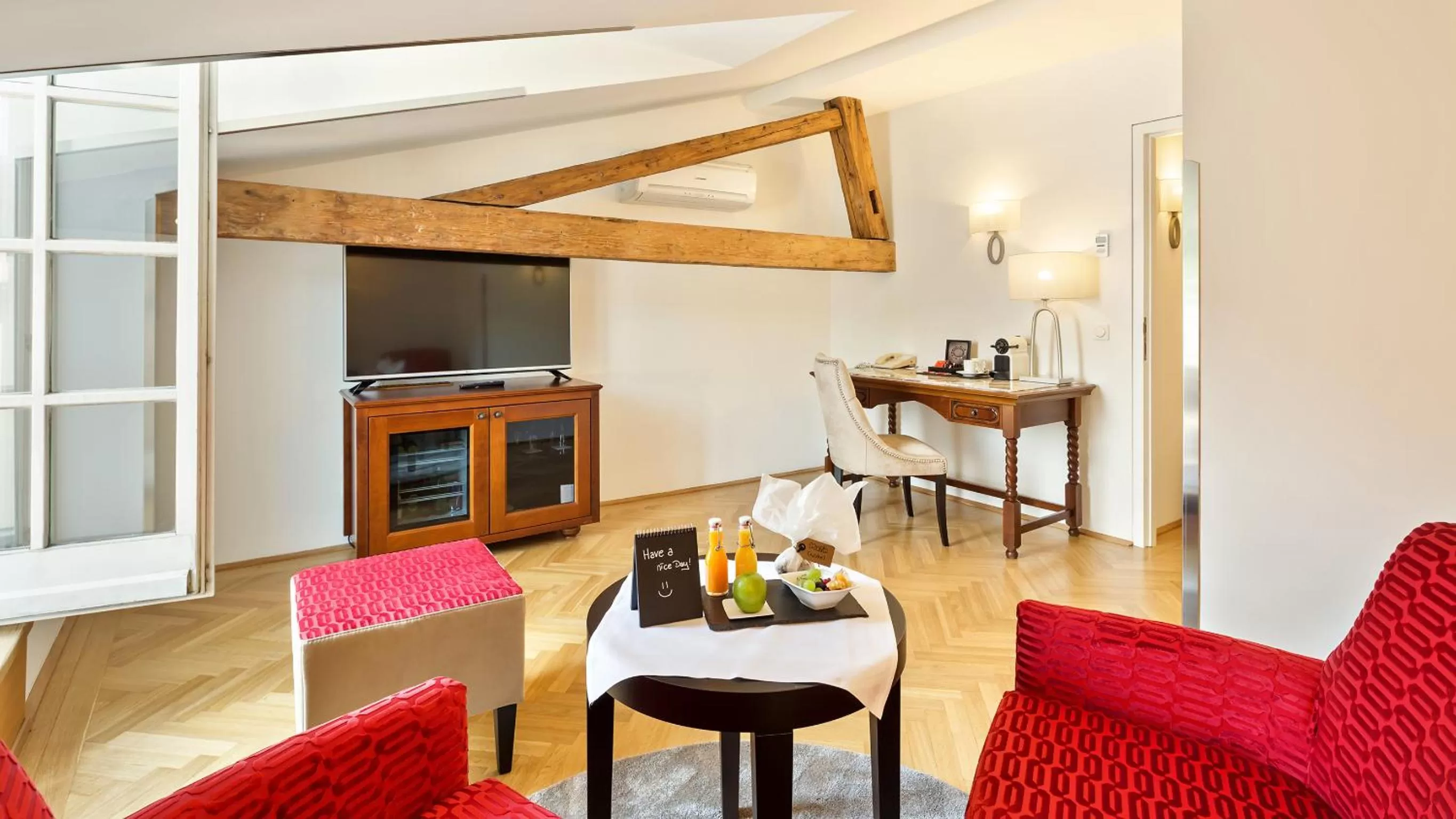 TV and multimedia in Radisson Blu Hotel Altstadt