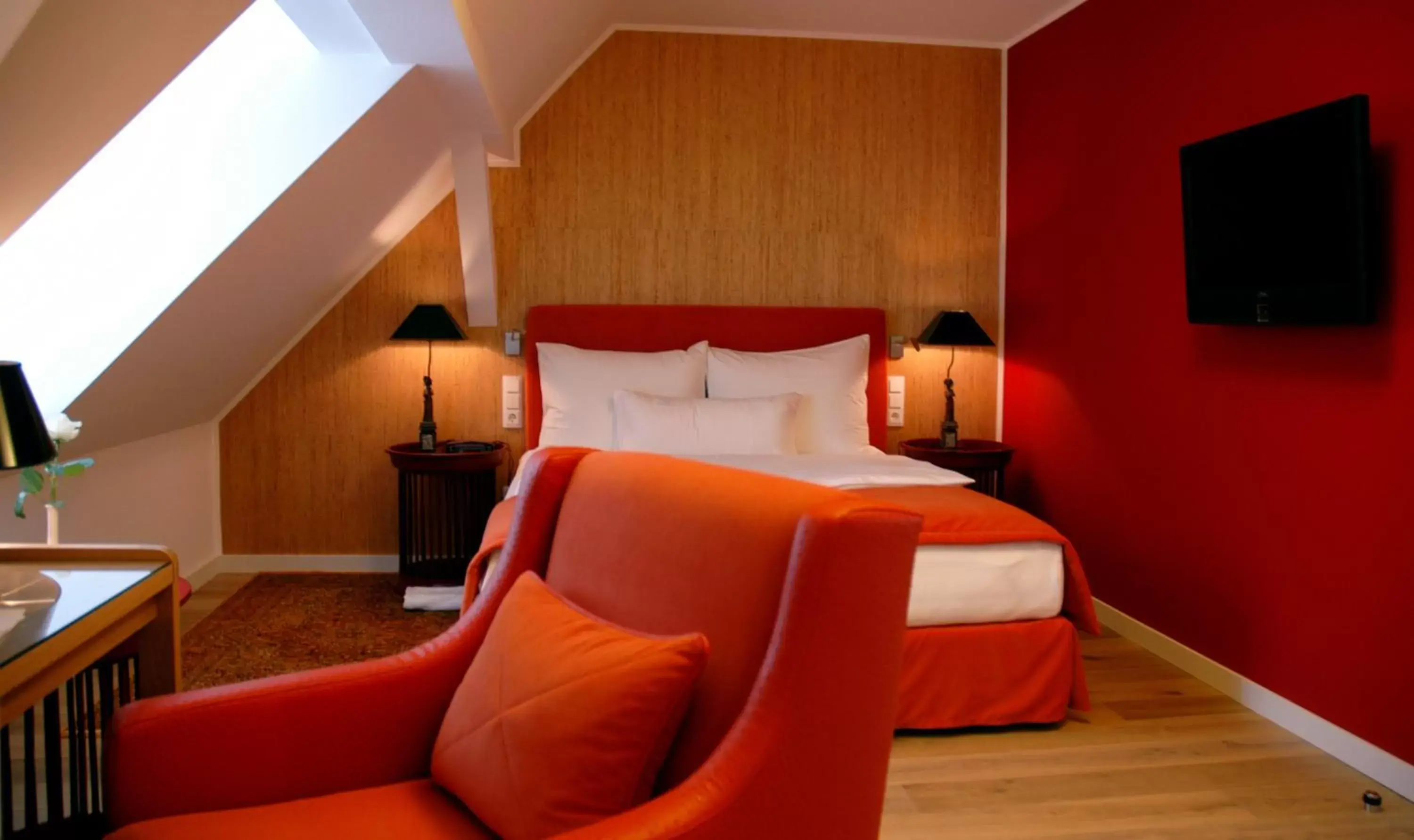 Photo of the whole room, Bed in Schlosshotel Hugenpoet
