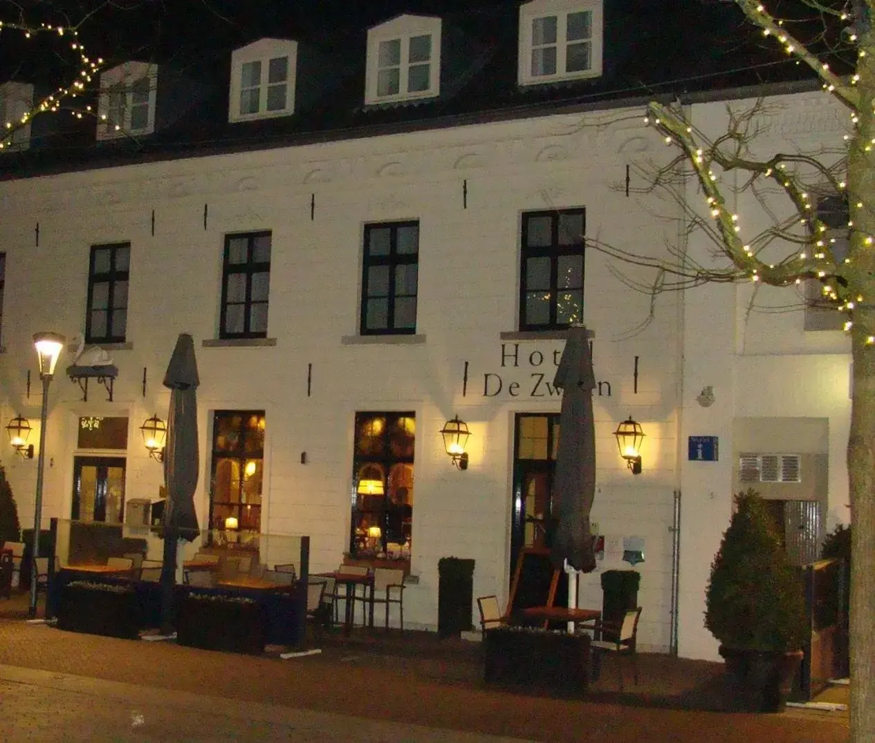 Facade/entrance, Property Building in Hotel & Brasserie de Zwaan Venray
