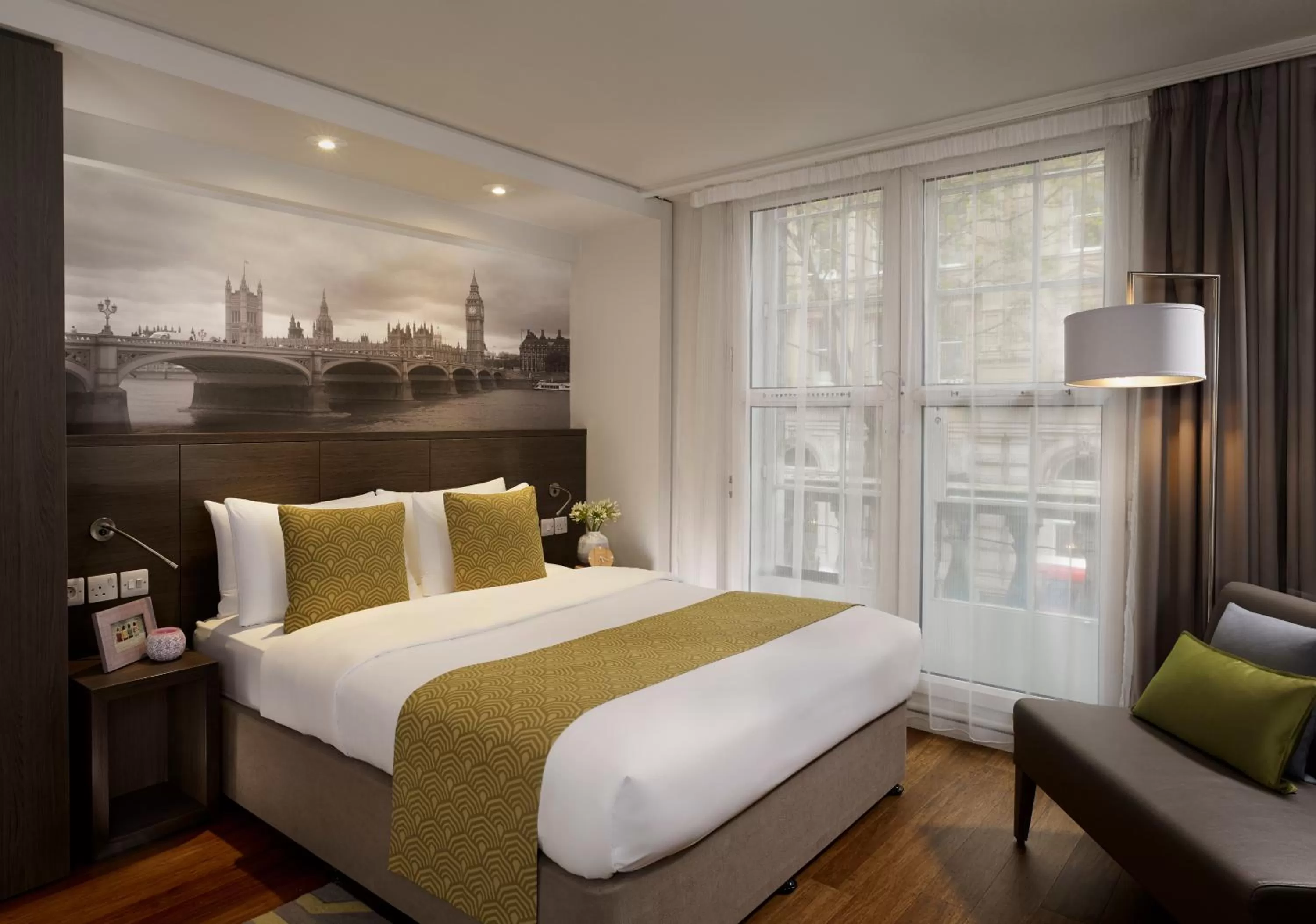 Bedroom, Bed in Citadines Trafalgar Square London