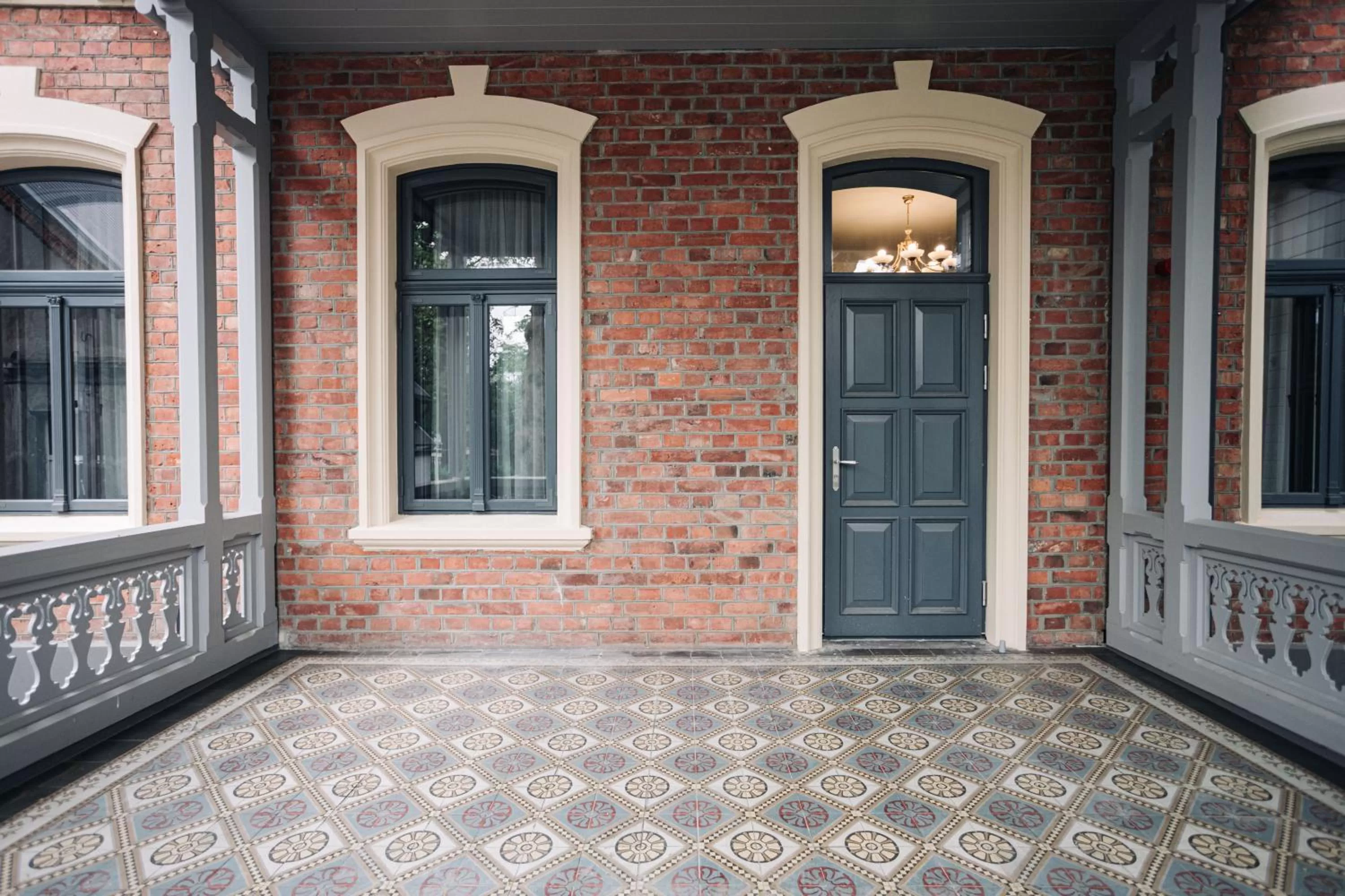 Facade/entrance in Roze Peldu Residence