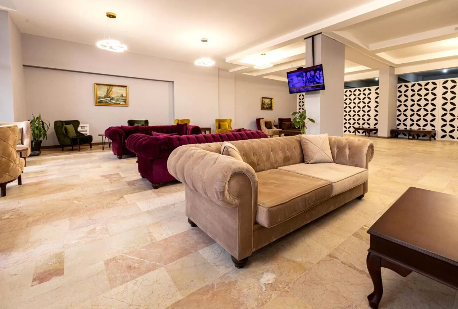 Seating area in Türkler Suite Hotel