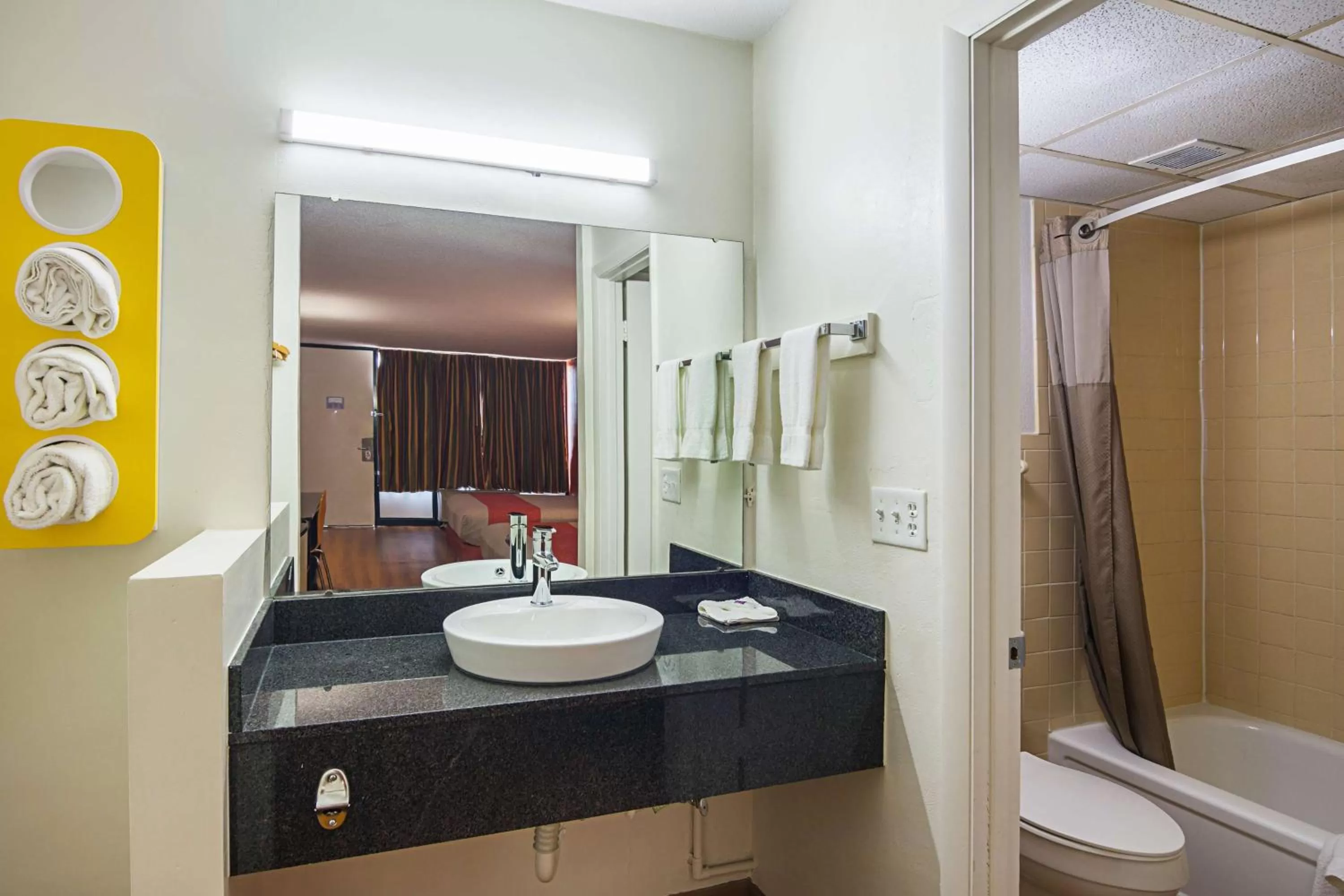 Queen Room with Two Queen Beds - Smoking in Motel 6-Cleveland, TN