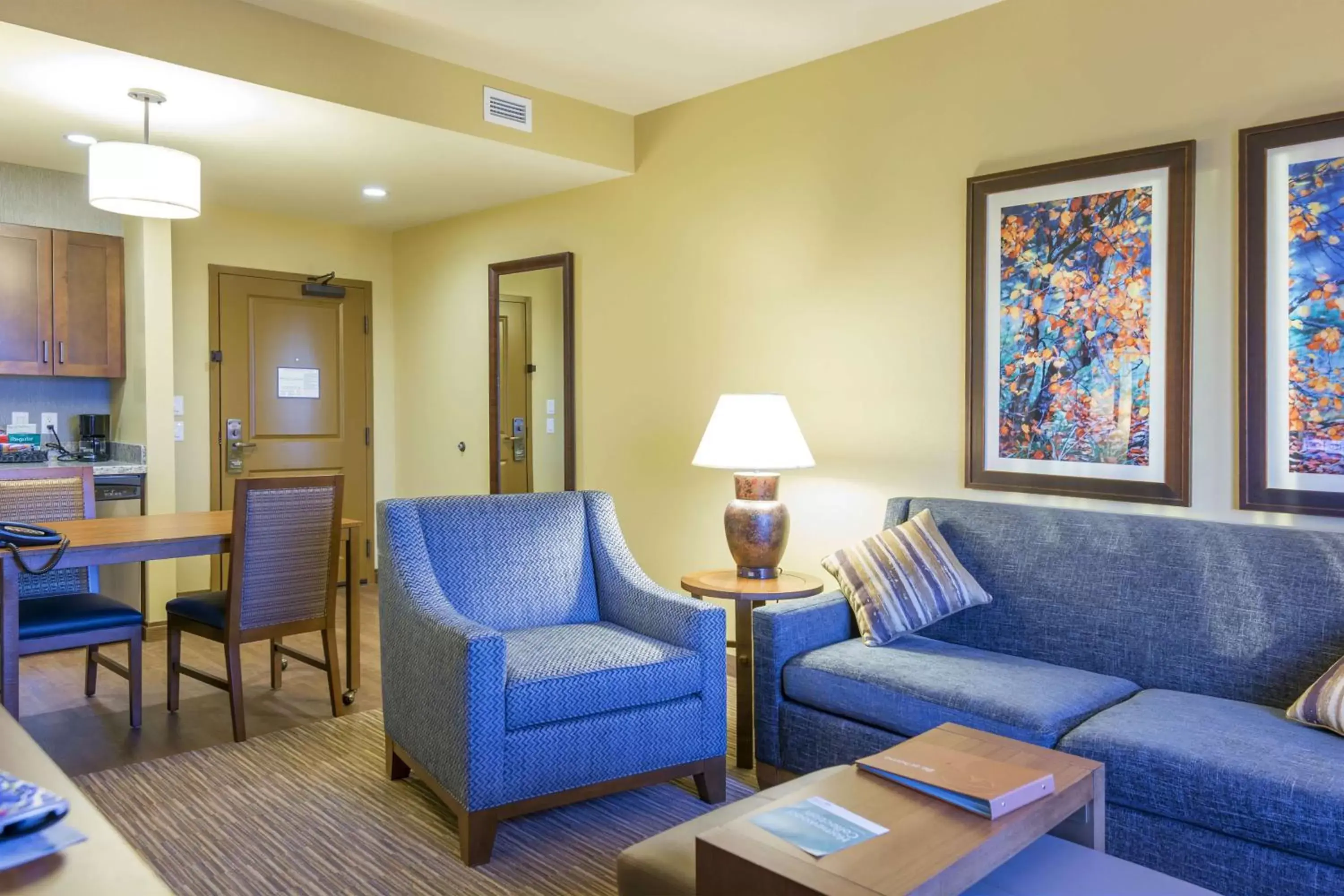 Living room, Seating Area in Homewood Suites by Hilton Billings
