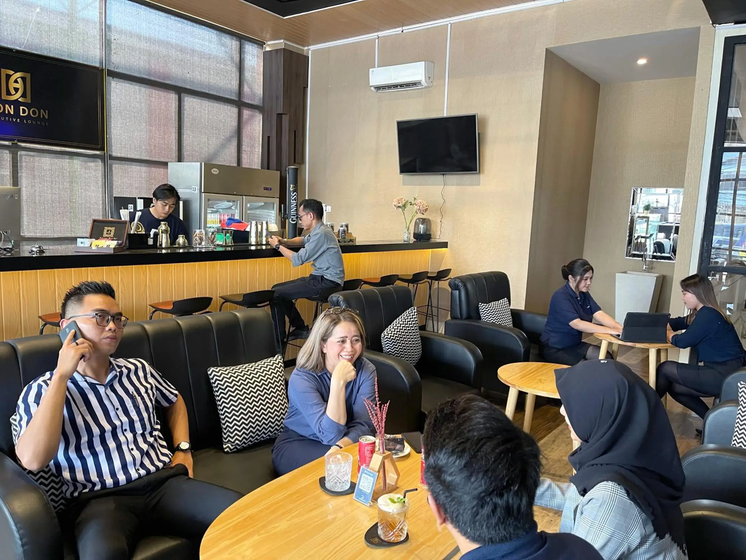 Lounge or bar in Premiere Hotel Tegal Lounge or bar in Premiere Hotel Tegal