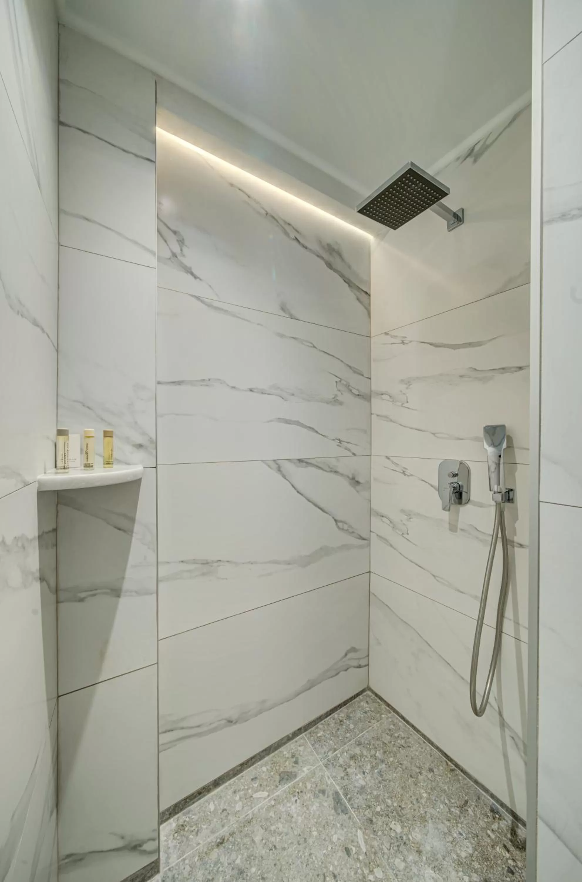 Shower in Gambello Luxury Rooms