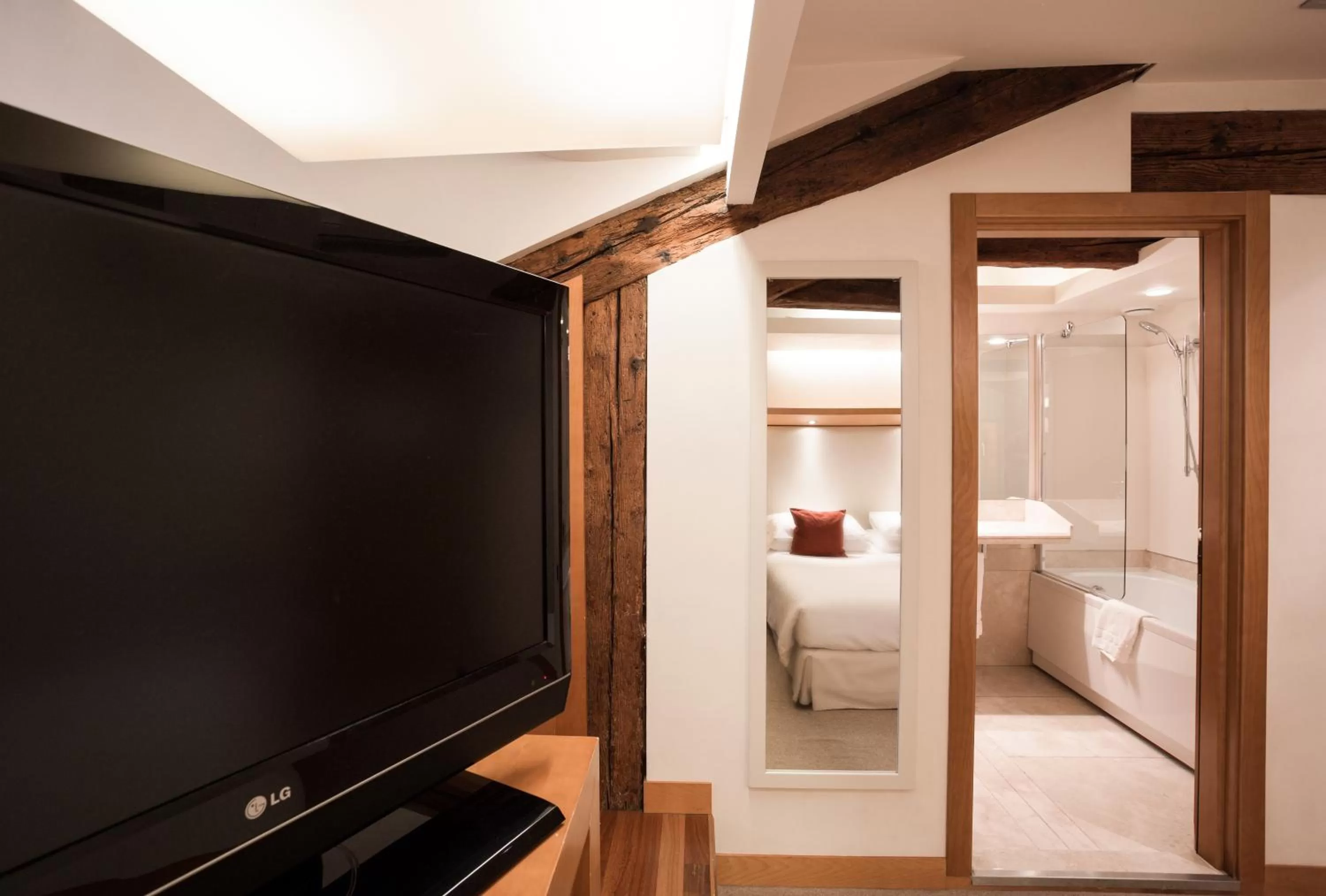 Decorative detail, Bed in Ruzzini Palace Hotel