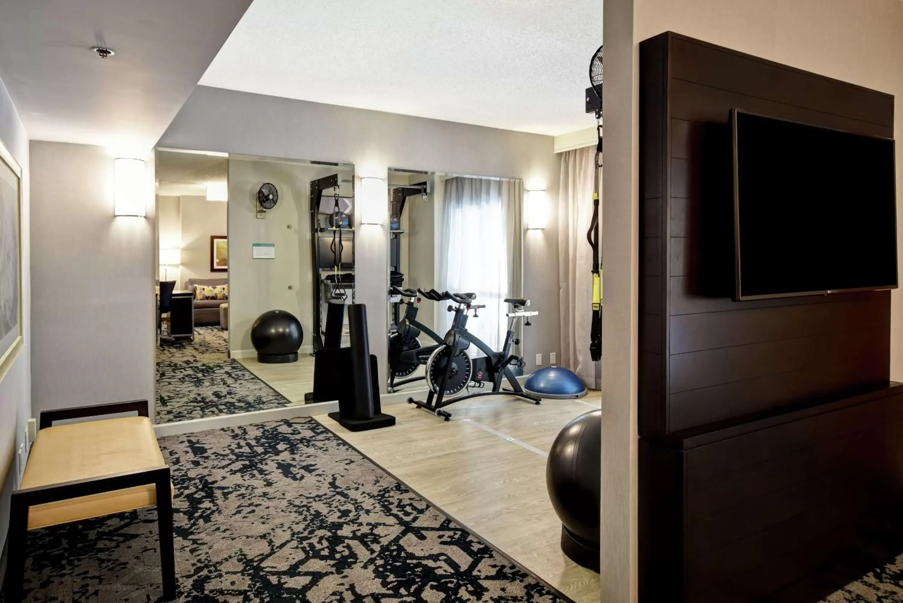 Bedroom, Fitness Center/Facilities in Embassy Suites by Hilton Raleigh Durham Research Triangle