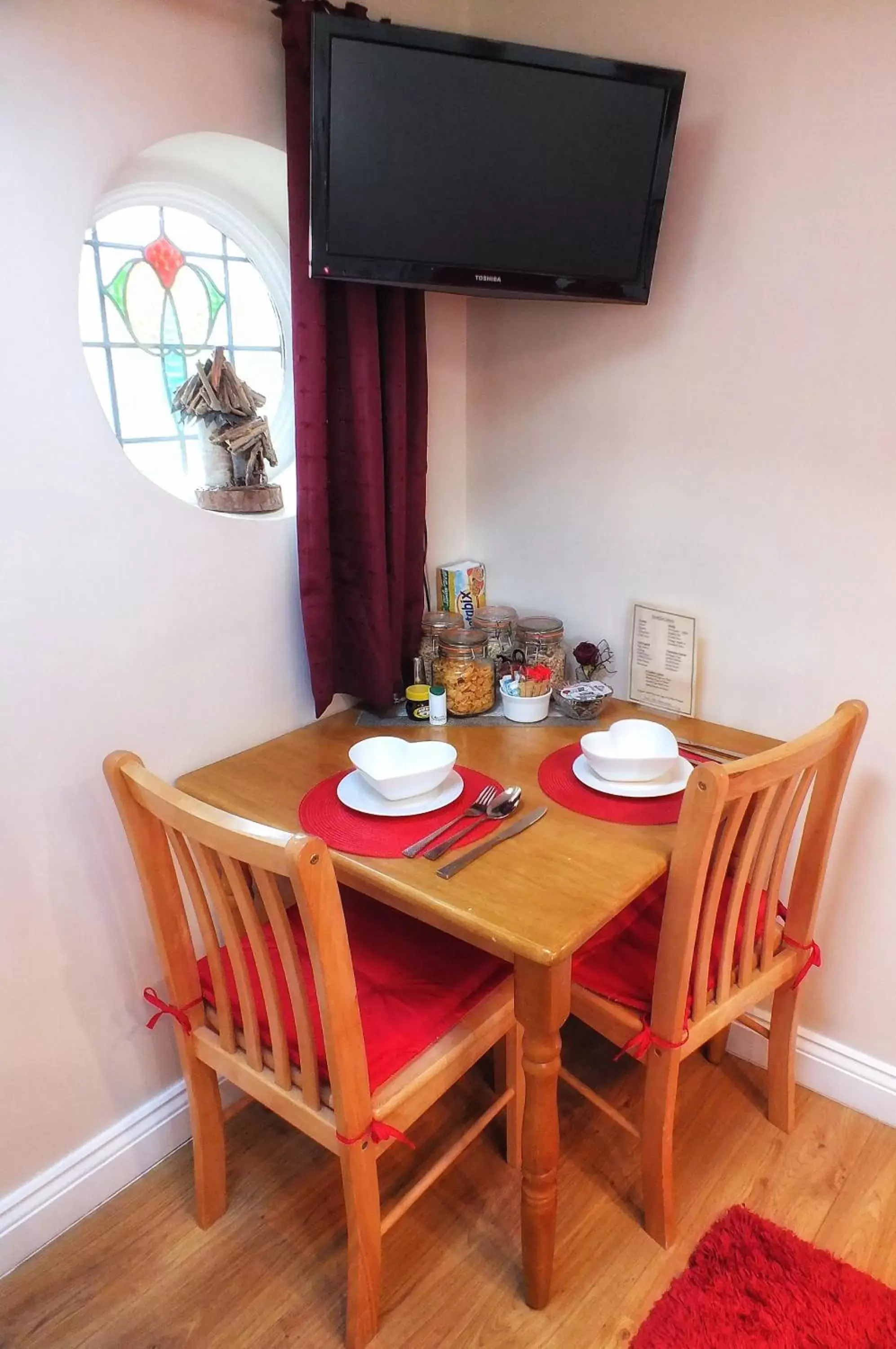 Food and drinks, TV/Entertainment Center in Heathfield Bed and Breakfast