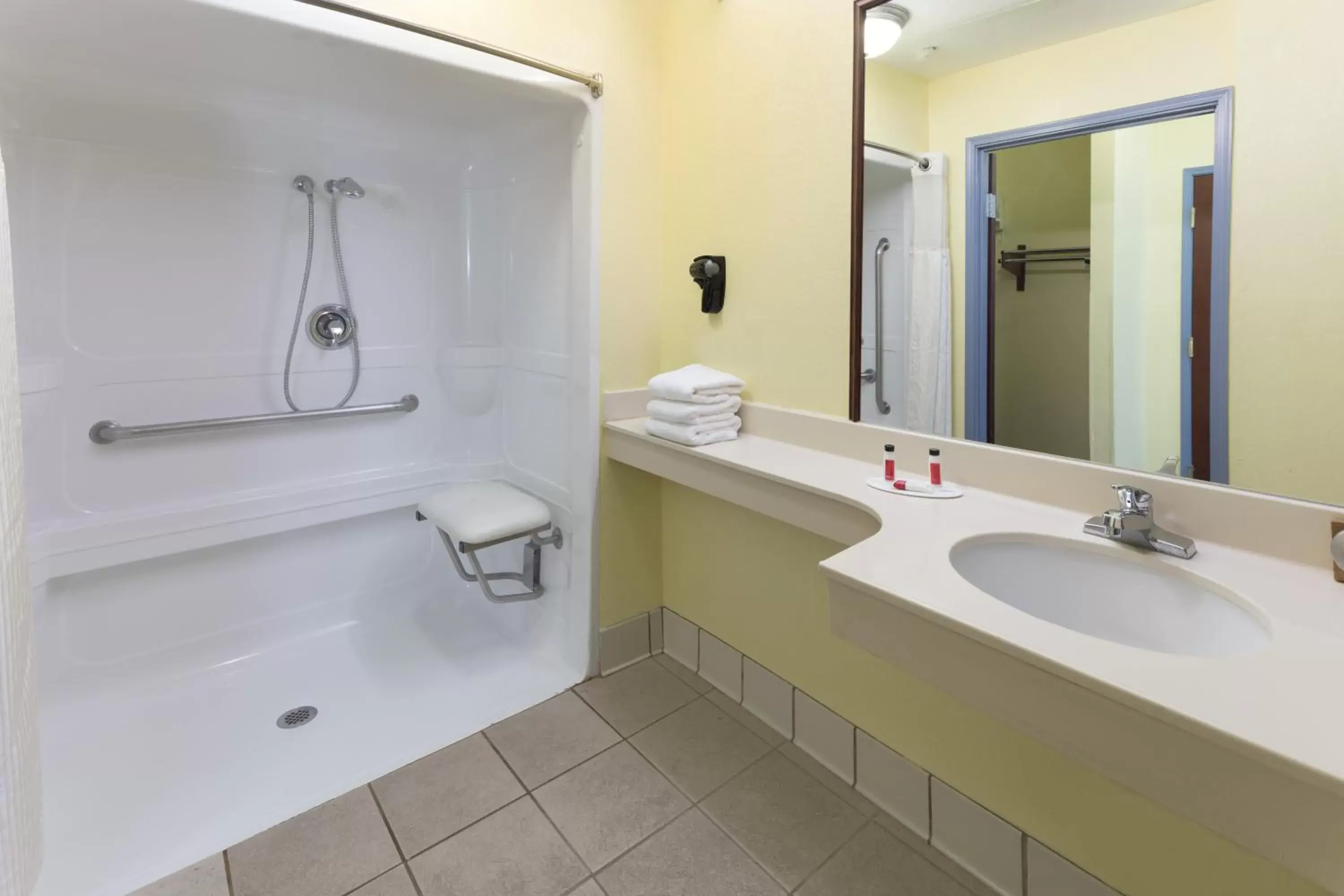 Bathroom in Days Inn & Suites by Wyndham Union City