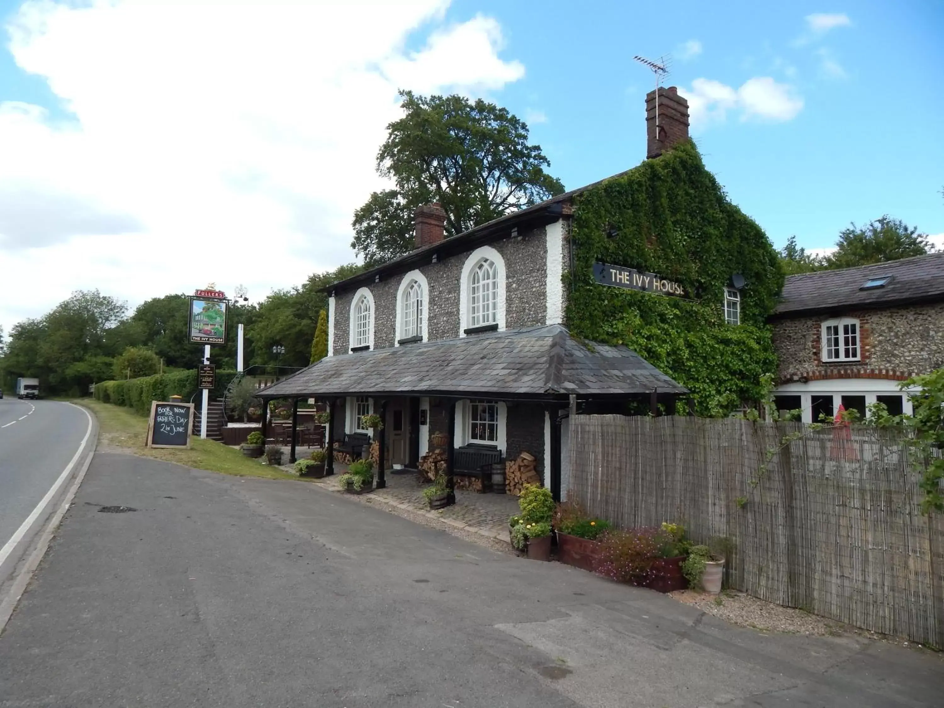 Restaurant/places to eat, Property Building in The Ivy House